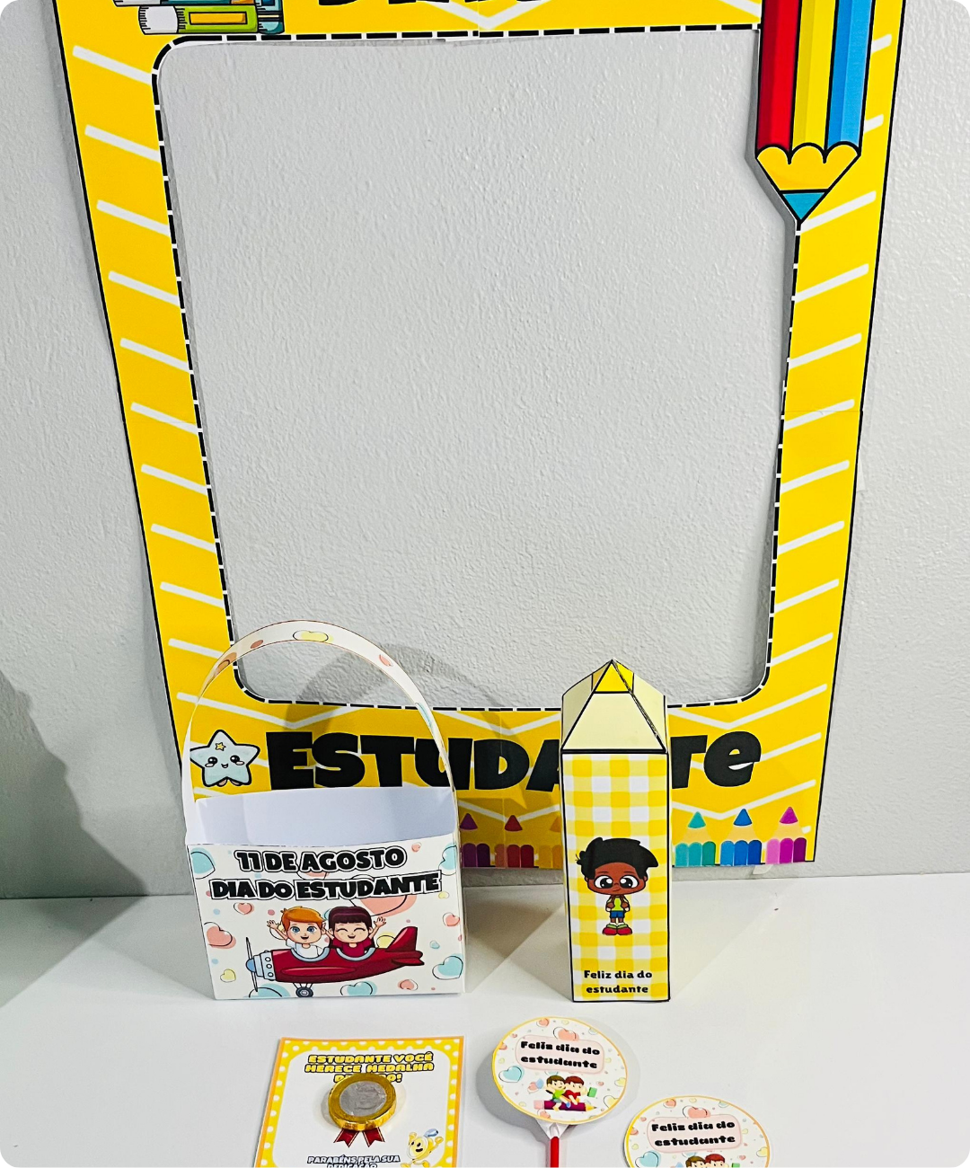 Kit de lembrancinhas do Dia do Estudante para imprimir — amostra 6: Prepare uma homenagem à turma com lembrancinhas em PDF…