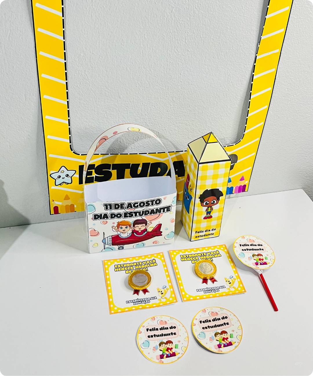 Kit de lembrancinhas do Dia do Estudante para imprimir — amostra 7: Prepare uma homenagem à turma com lembrancinhas em PDF…