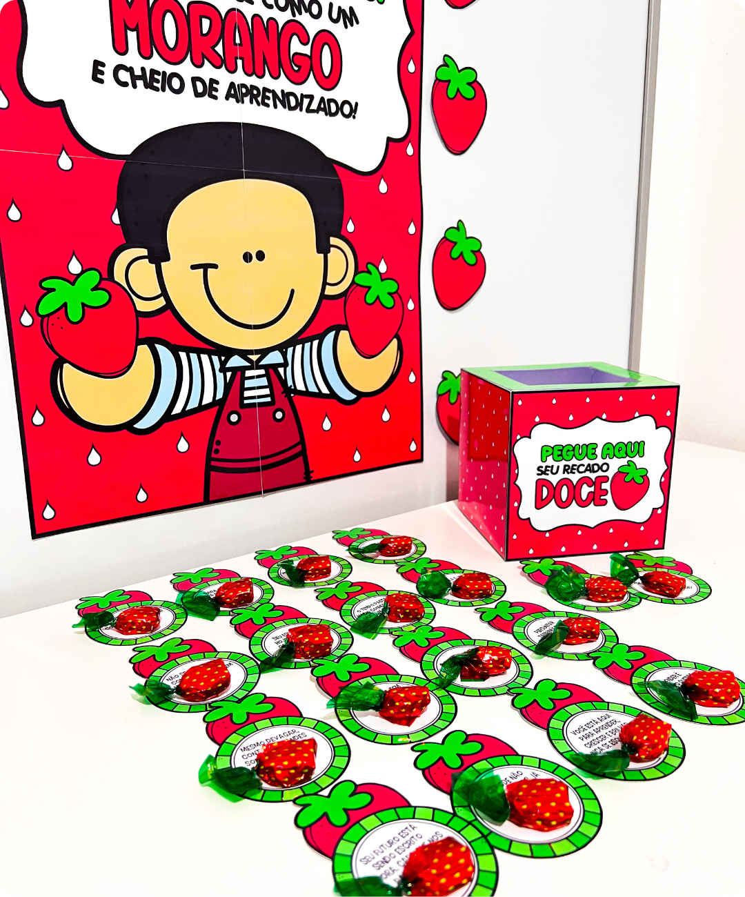 Kit de morango do amor para imprimir — amostra 5: Prepare a recepção da turma com um kit em PDF de tema morango do amor