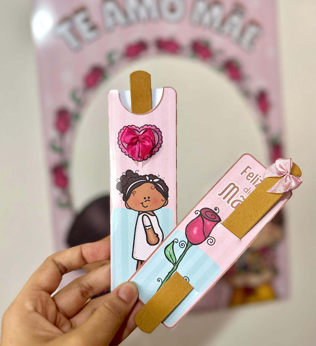 Kit Dia das Mães: cartões, lembrancinhas e decoração em PDF — amostra 6: Organize a homenagem às mães com cartões…