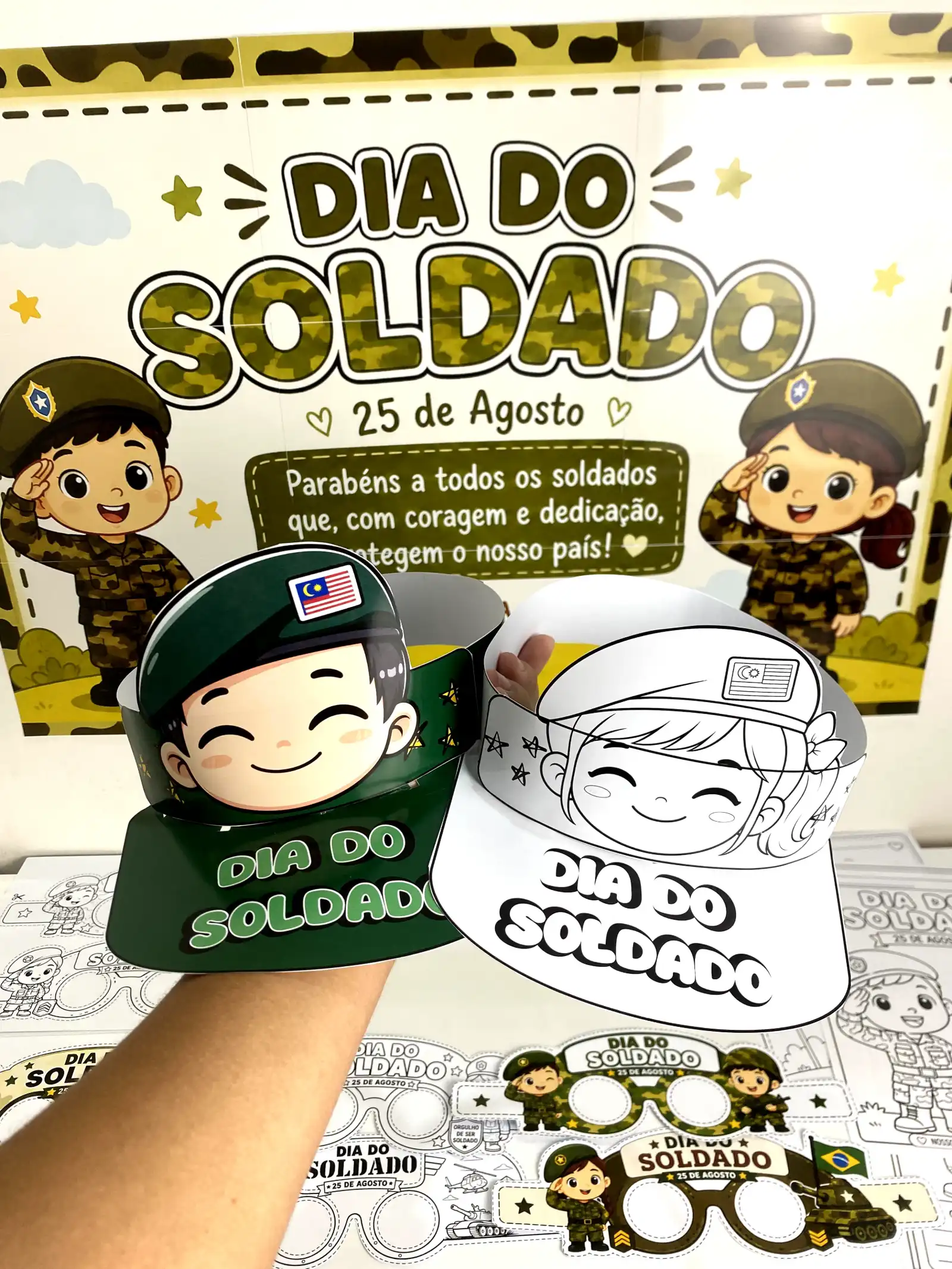 Kit Dia do Soldado – Painel, Viseiras, Óculos e Atividades — amostra 5: Kit Dia do Soldado com painel ampliado (9 páginas…