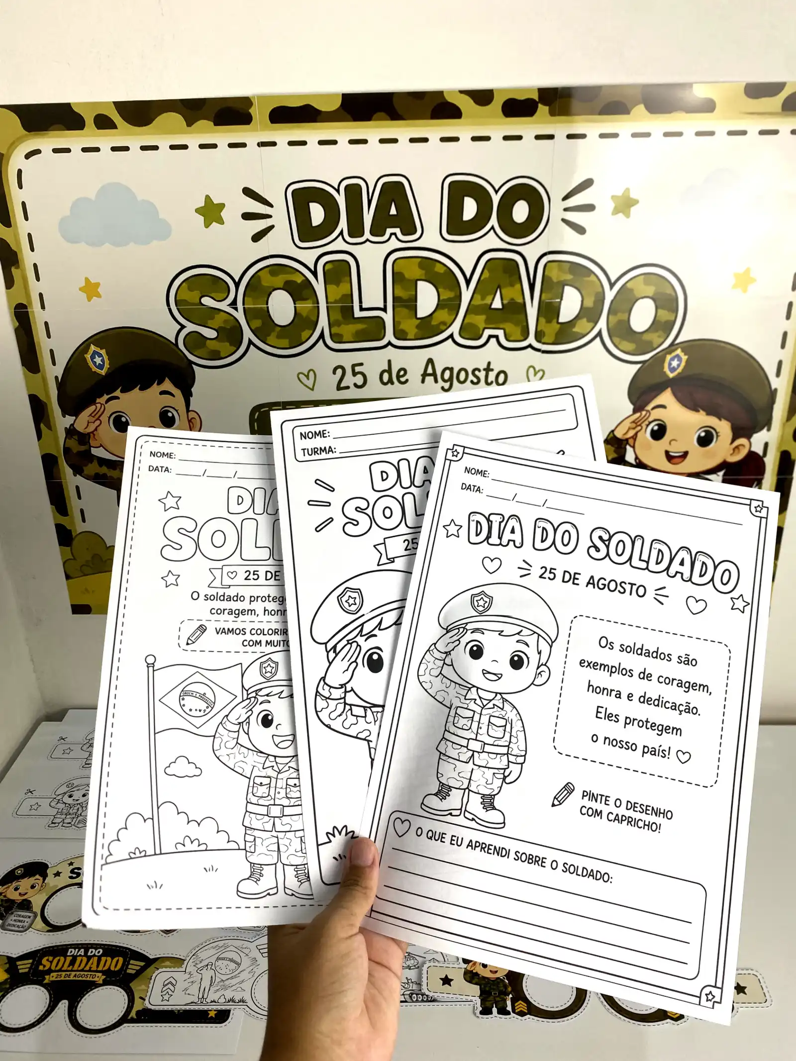 Kit Dia do Soldado – Painel, Viseiras, Óculos e Atividades — amostra 6: Kit Dia do Soldado com painel ampliado (9 páginas…