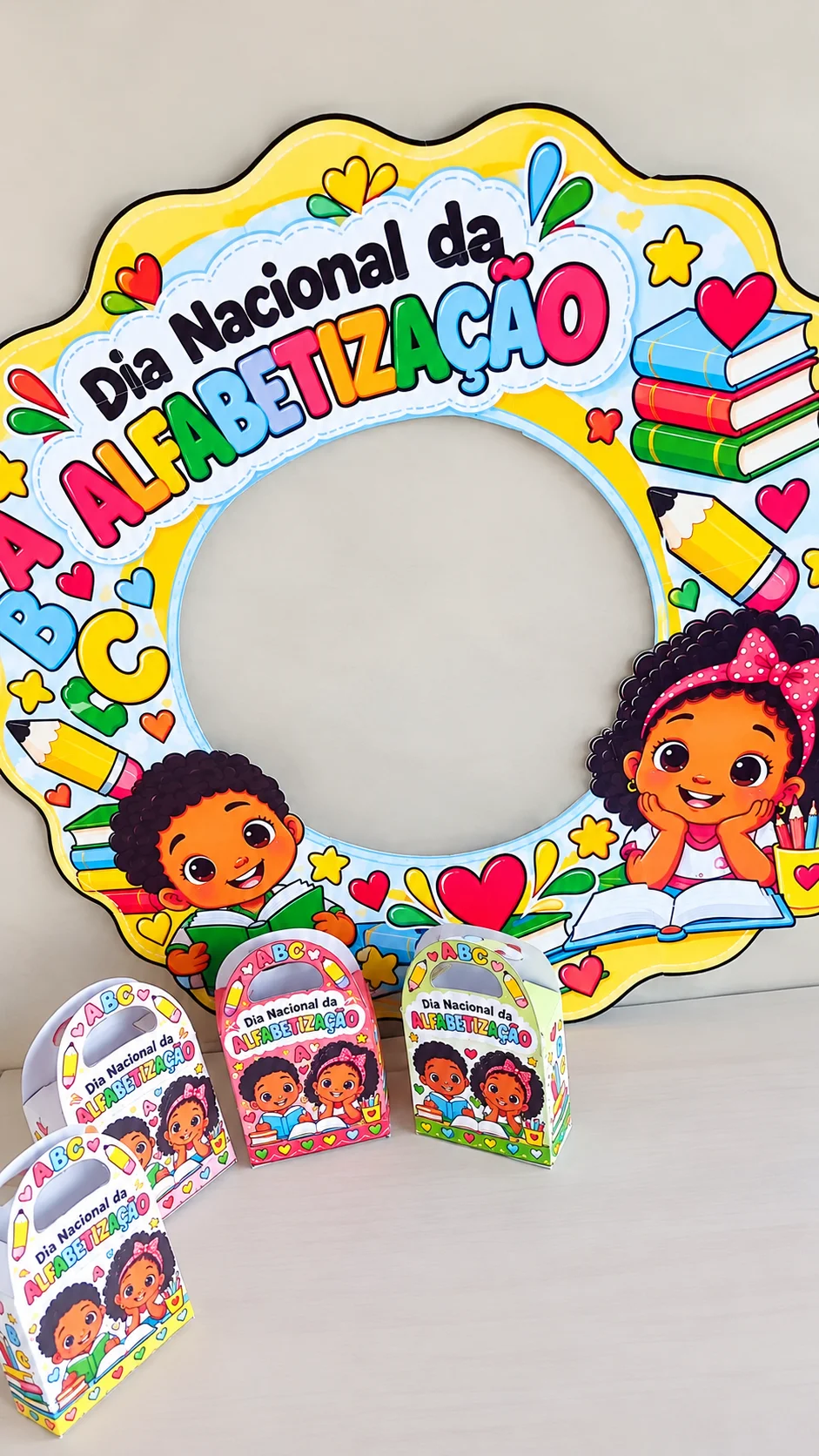 Kit Dia Nacional da Alfabetização Painel e Mimos PDF — amostra 2: Kit Dia Nacional da Alfabetização com painel para fotos e…