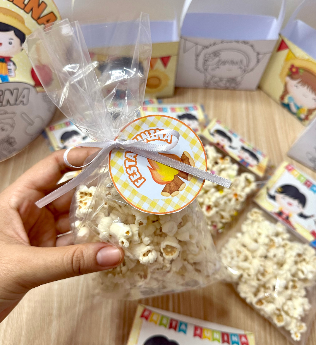 Kit Festa Junina: 60 Páginas com Decoração, Jogos e Atividades — amostra 3: Como usar em sala de aula