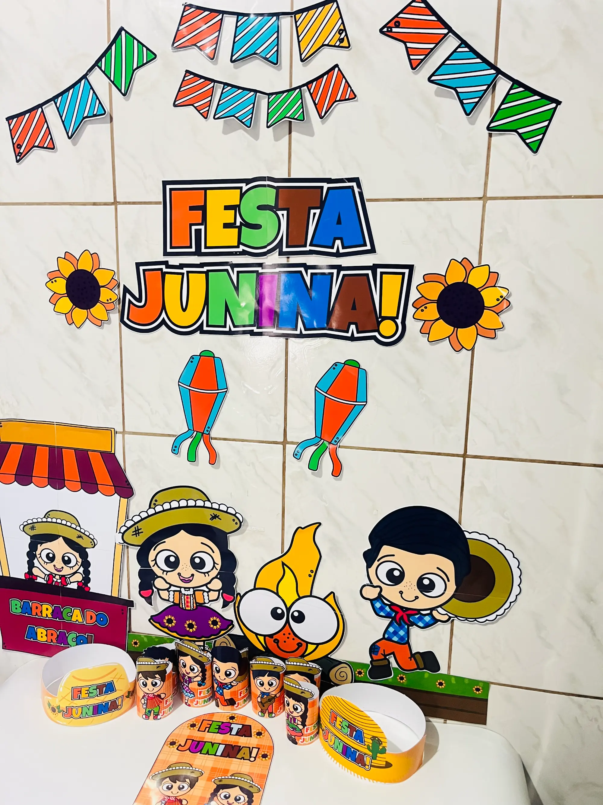 Kit Festa Junina com História na Luva : Educação Infantil — amostra 3: O arquivo acompanha diversos itens decorativos…