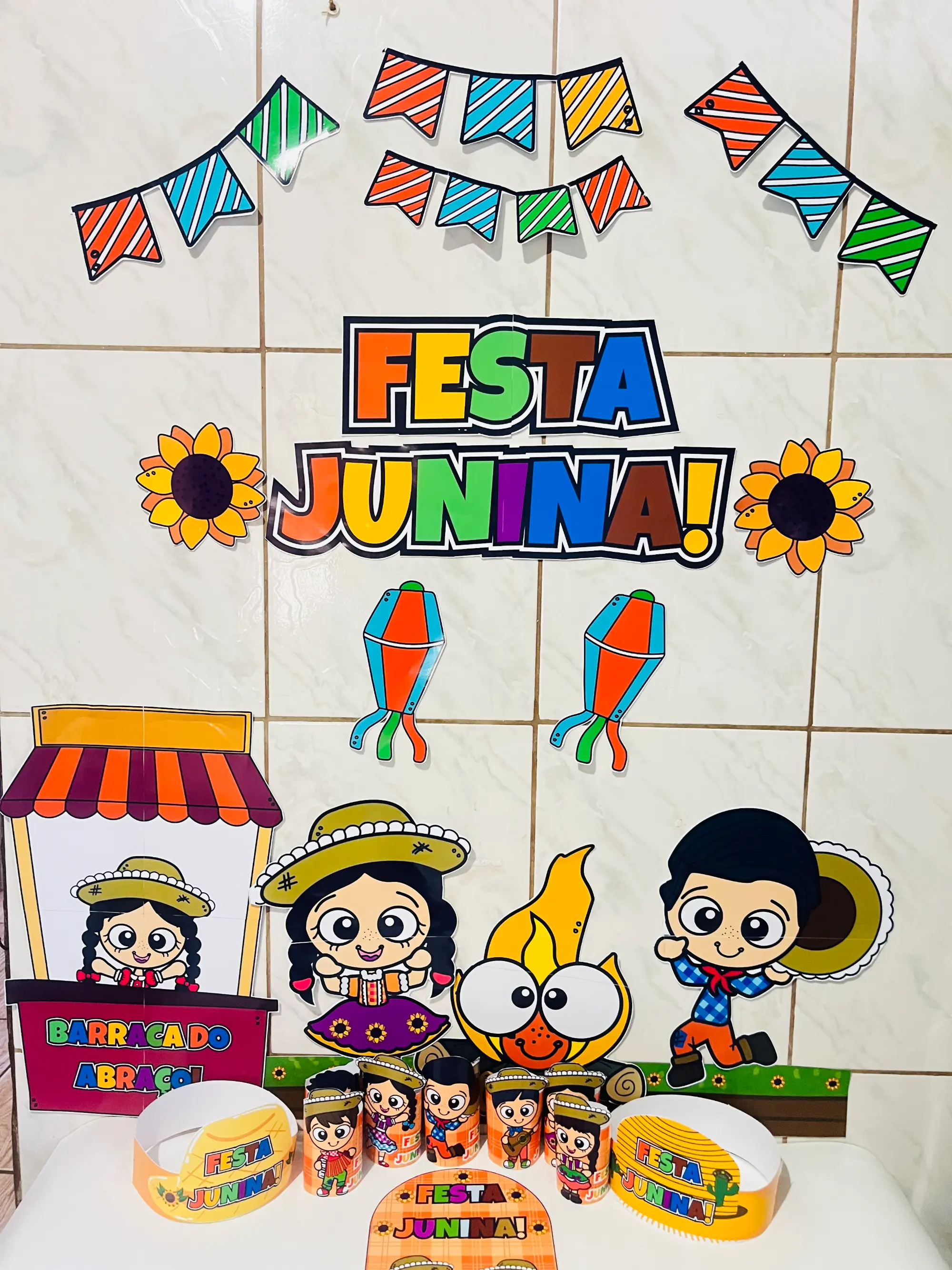 Kit Festa Junina com História na Luva : Educação Infantil — amostra 5: Bandeirinhas decorativas