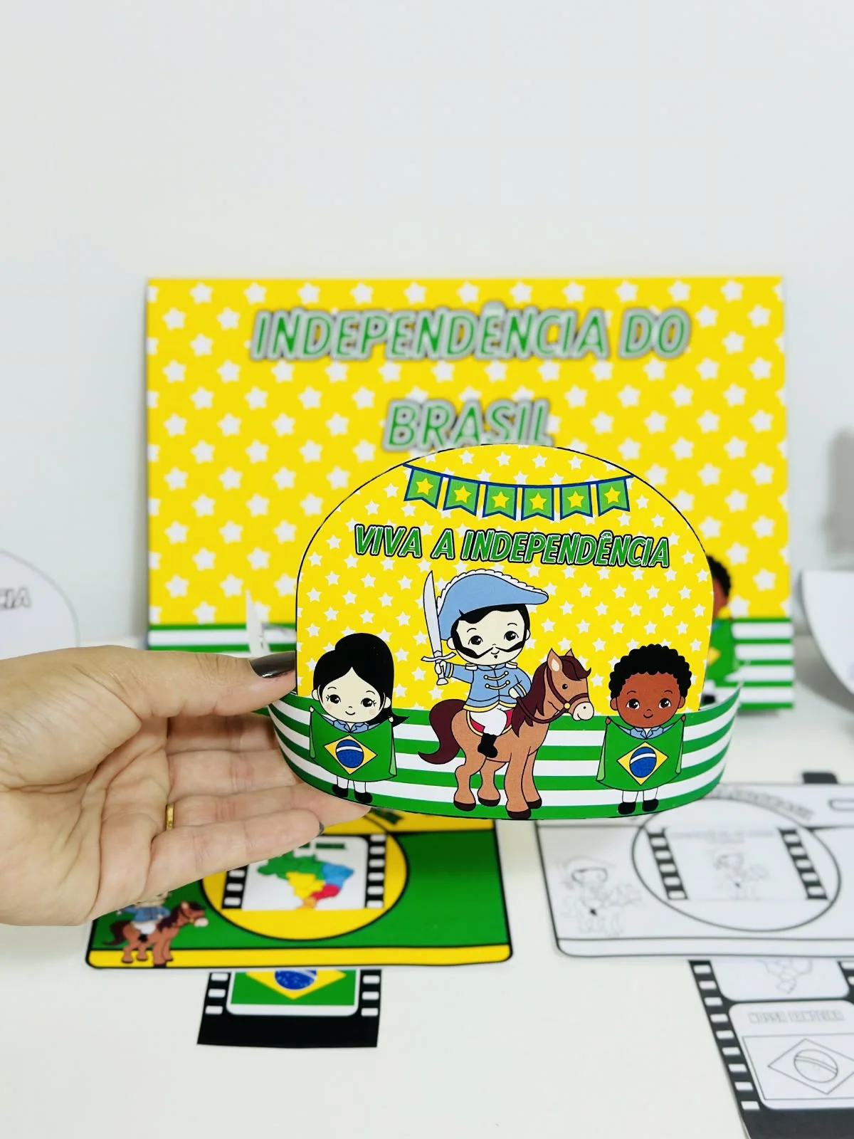 Kit Independência do Brasil garanta um material dinâmico e divertido. — amostra 1: Contém: