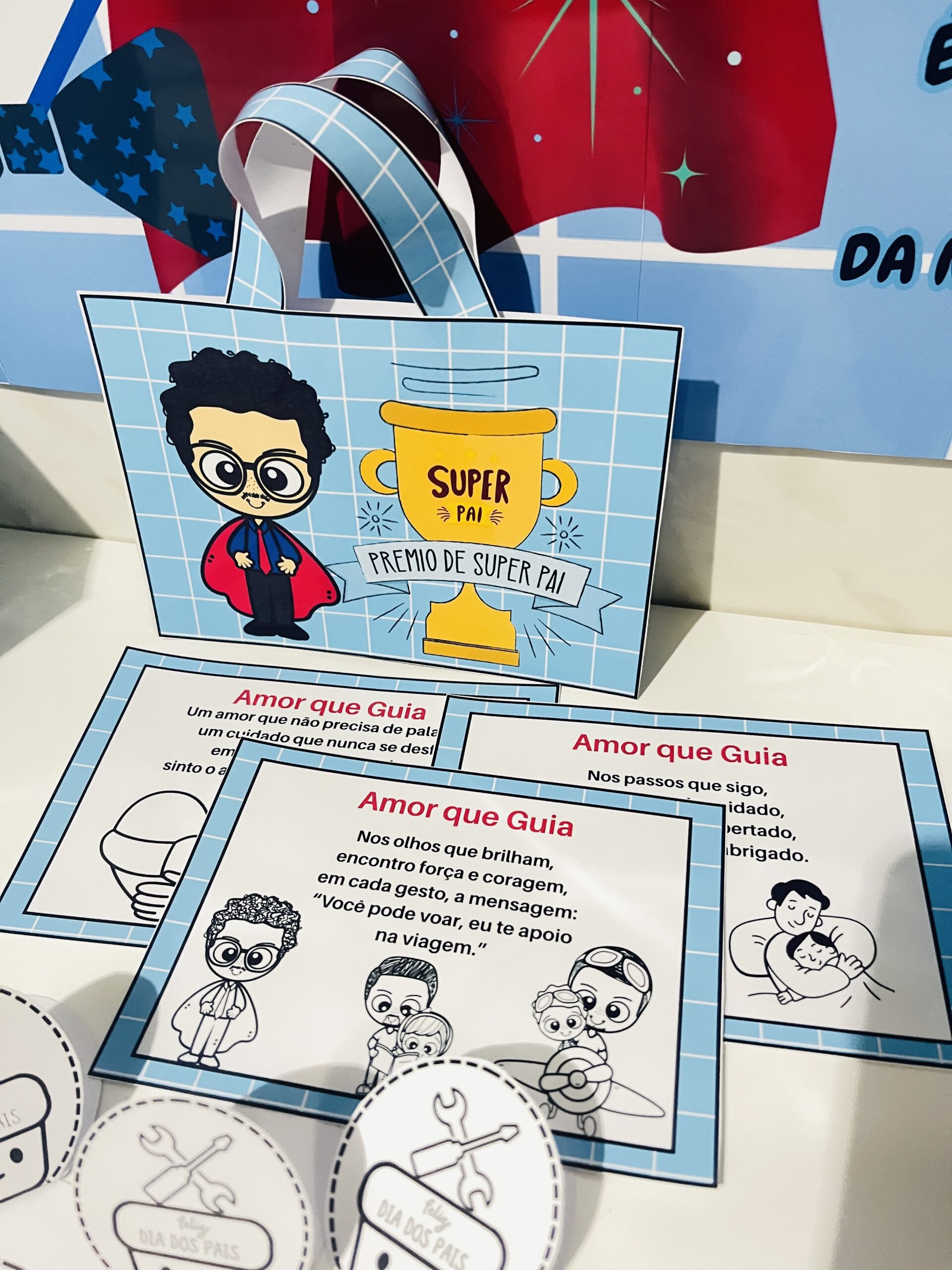 Kit interativo - dia dos pais – Material Pedagógico — amostra 3: Painel Interativo: As crianças pintam as mãozinhas e colam…