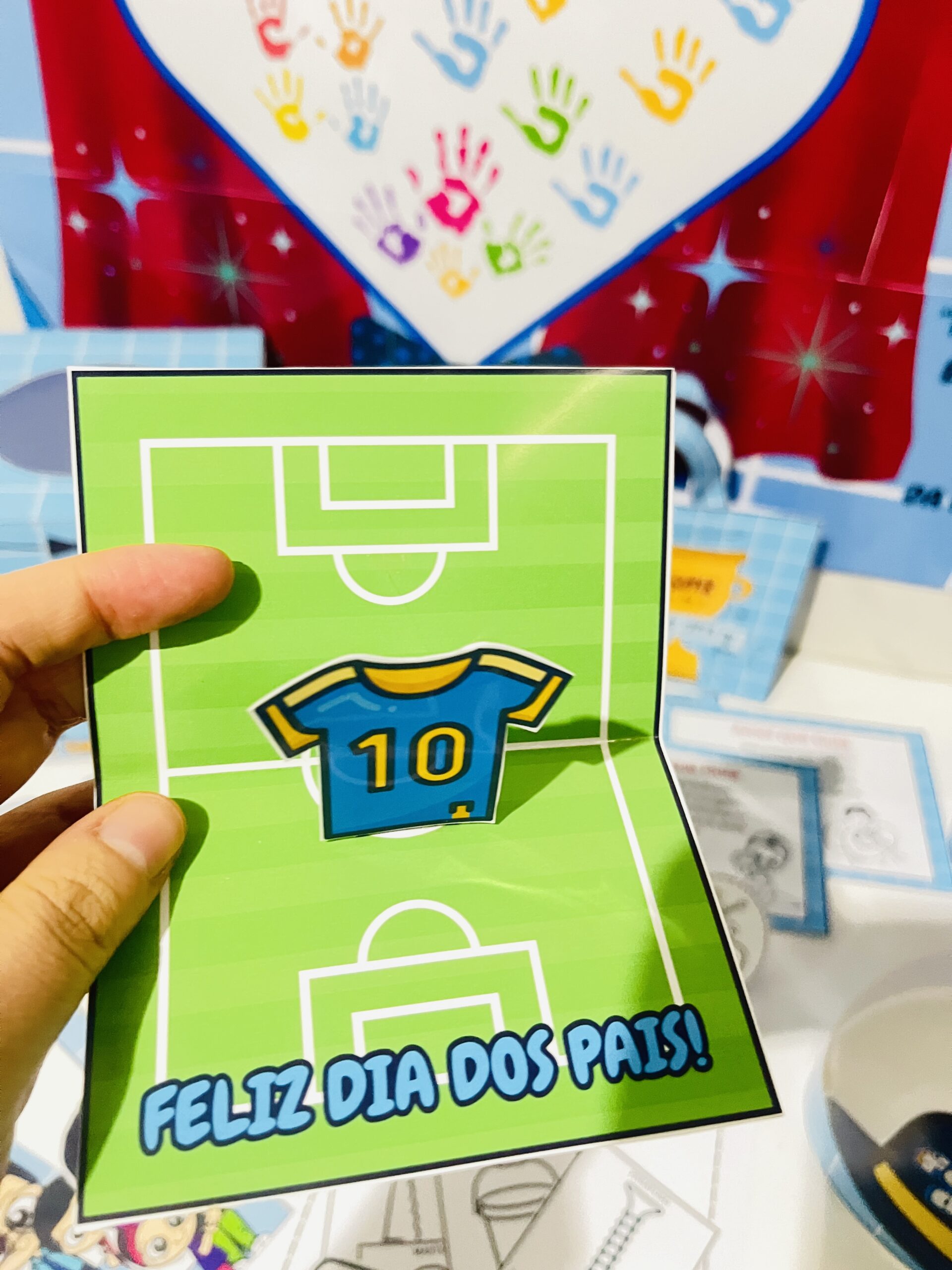 Kit interativo - dia dos pais – Material Pedagógico — amostra 4: Painel Interativo: As crianças pintam as mãozinhas e colam…