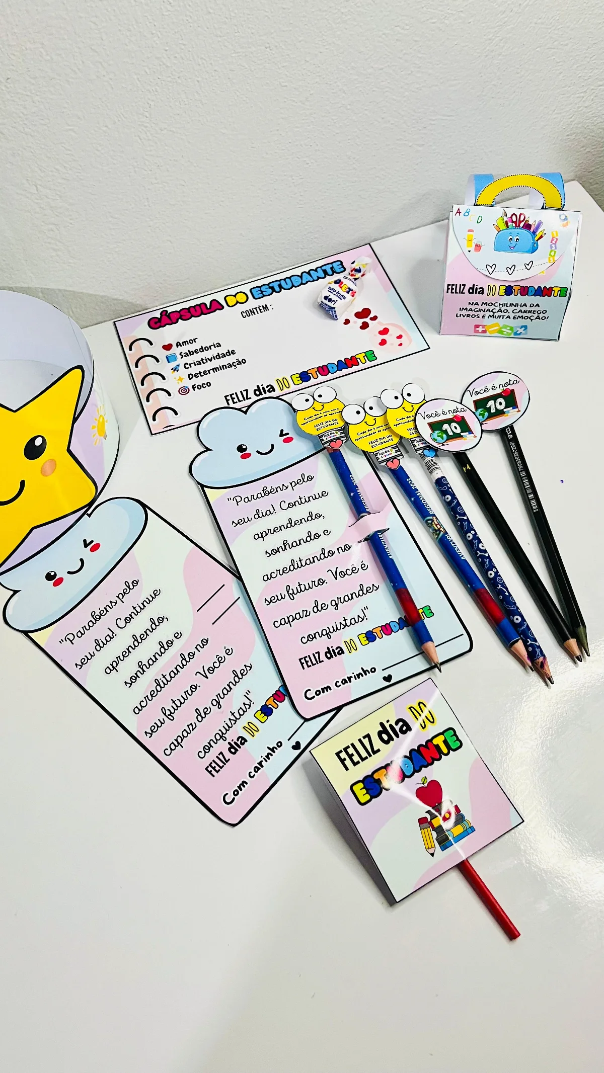 🎒✨ Kit Lembrancinha Dia do Estudante ✨🎒 Em PDF pronto para imprimir — Datas comemorativas para Educação Infantil: 💙 🎒…