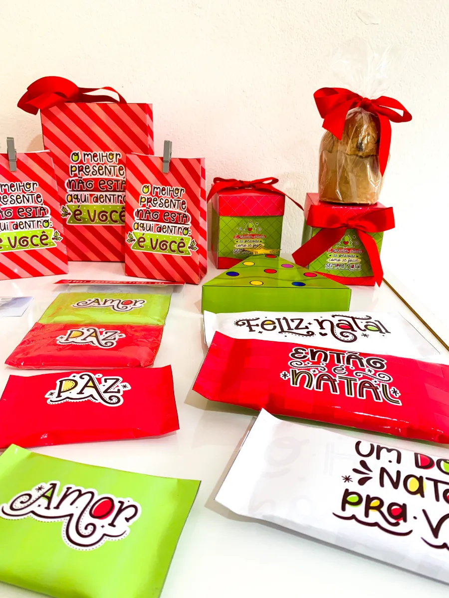 Kit Lembrancinhas de Natal: Parte 1 e Parte 2 — amostra 1: Kit natalino com sacolinhas, caixas, capas para chocolates, mini…