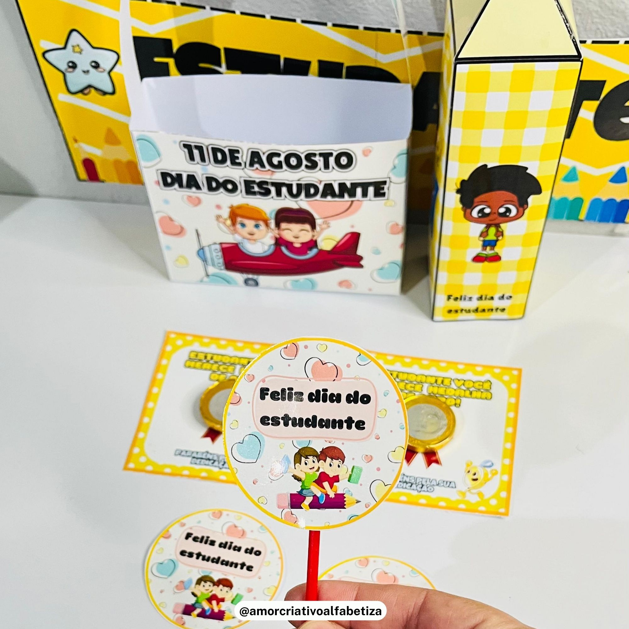 Kit Lembrancinhas Dia do Estudante com Moldura + Brinde Divertidamente – Atividade Pedagógica — amostra 1: Sobre o Kit…