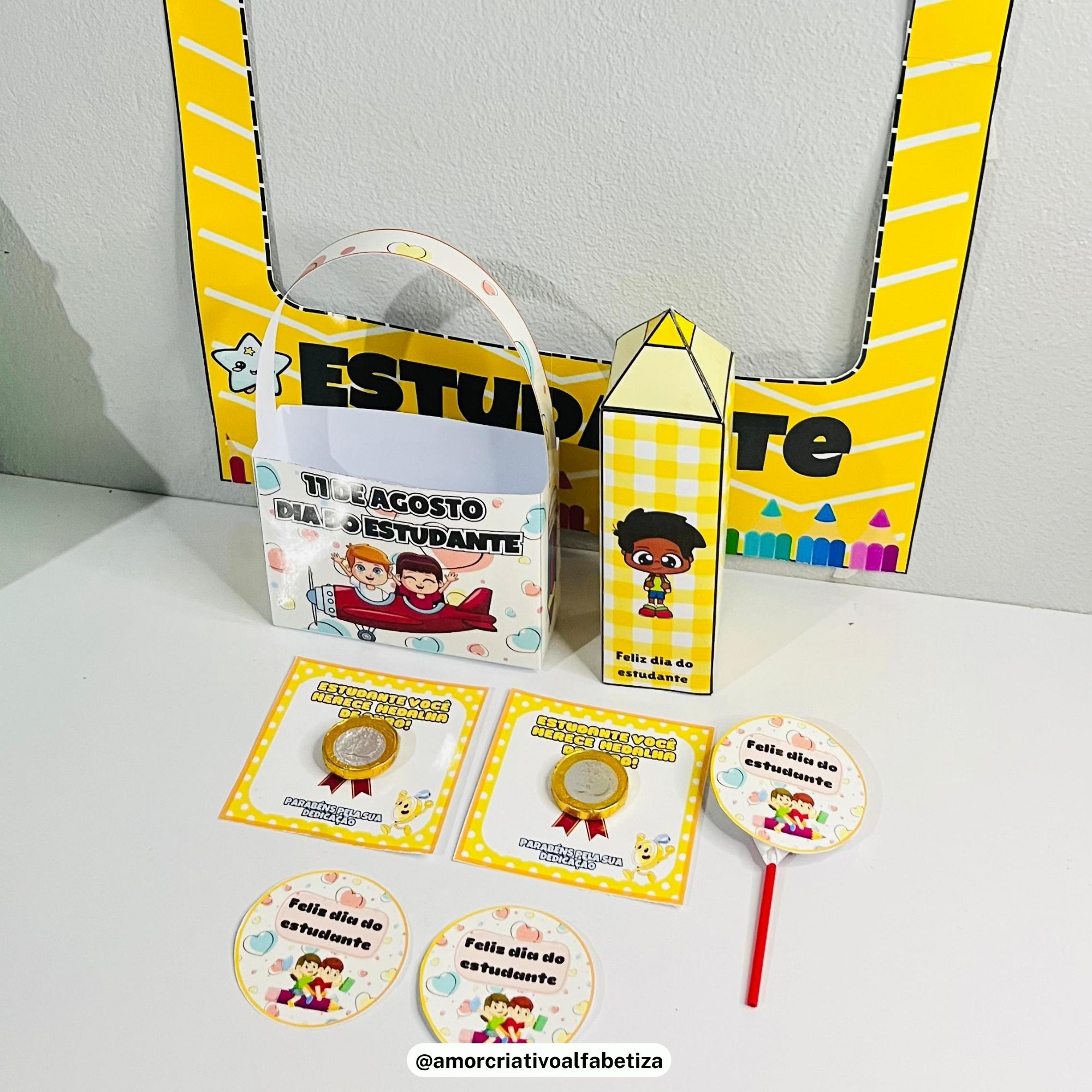 Kit Lembrancinhas Dia do Estudante com Moldura + Brinde Divertidamente – Atividade Pedagógica — amostra 2: Formato e entrega