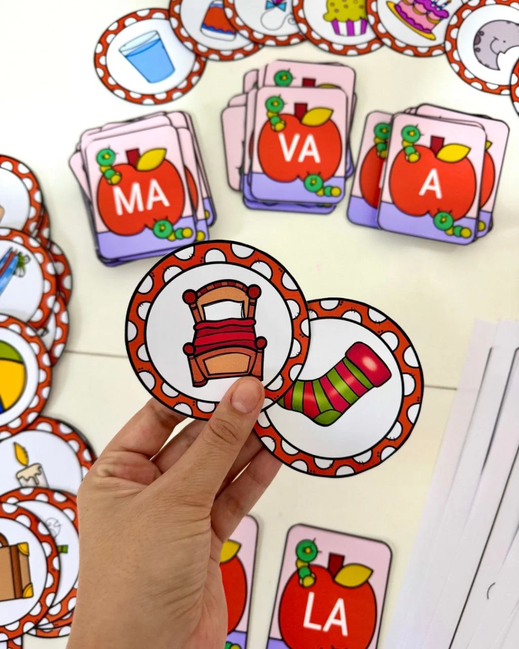 Kit Maçã das Sílabas - Educação infantil — amostra 4: Para trabalhar leitura de sílabas e escrita de palavras com crianças…