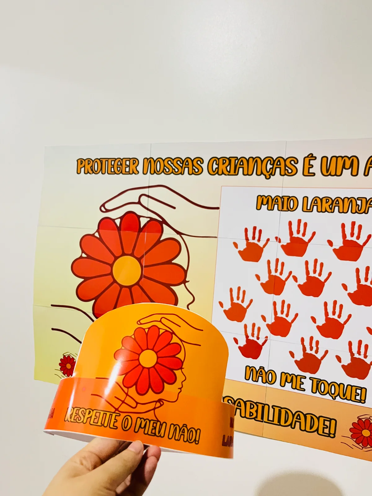 Kit Maio Laranja – Conscientização e Proteção — amostra 4: Educar também é proteger Kit Maio Laranja – Conscientização e Proteção — amostra 4: Educar também é proteger