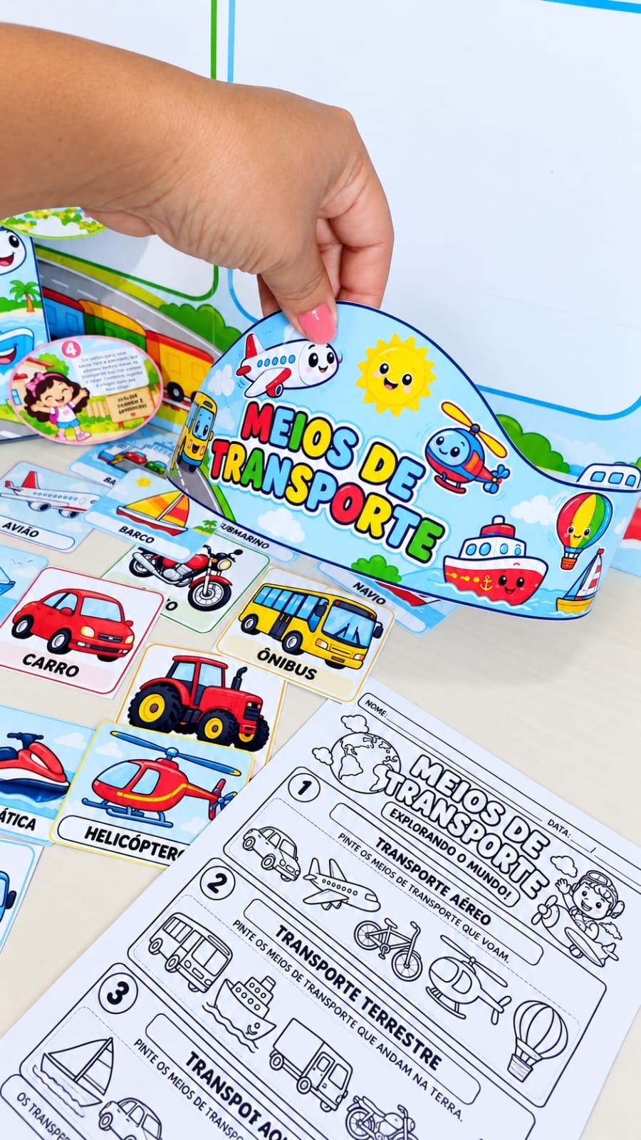 Kit Meios de Transportes para Educação Infantil e Anos Iniciais — amostra 3: Kit pedagógico em PDF com painéis, luva de…
