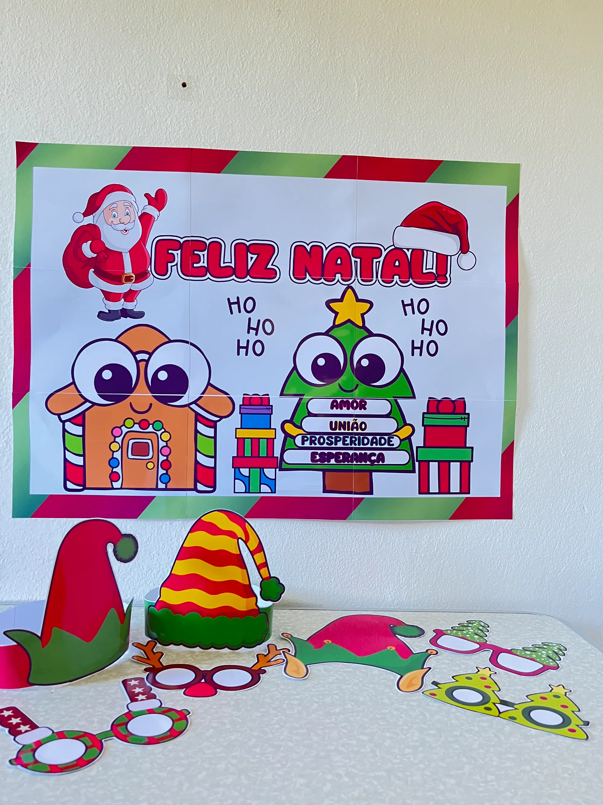 Kit Natal: Painel Decorativo e Leituras Natalinas — amostra 5: Kit de Natal com painel decorativo, caixa temática, óculos…