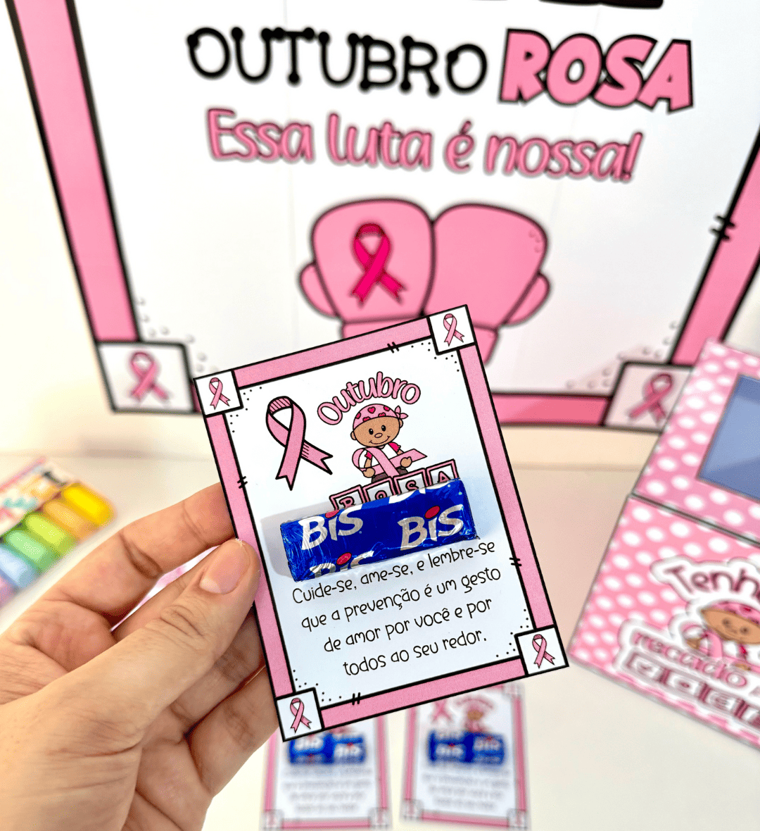Kit Outubro Rosa em PDF com Cartaz, Flyer e Lembrancinhas — amostra 3: Como usar o kit em sala de aula