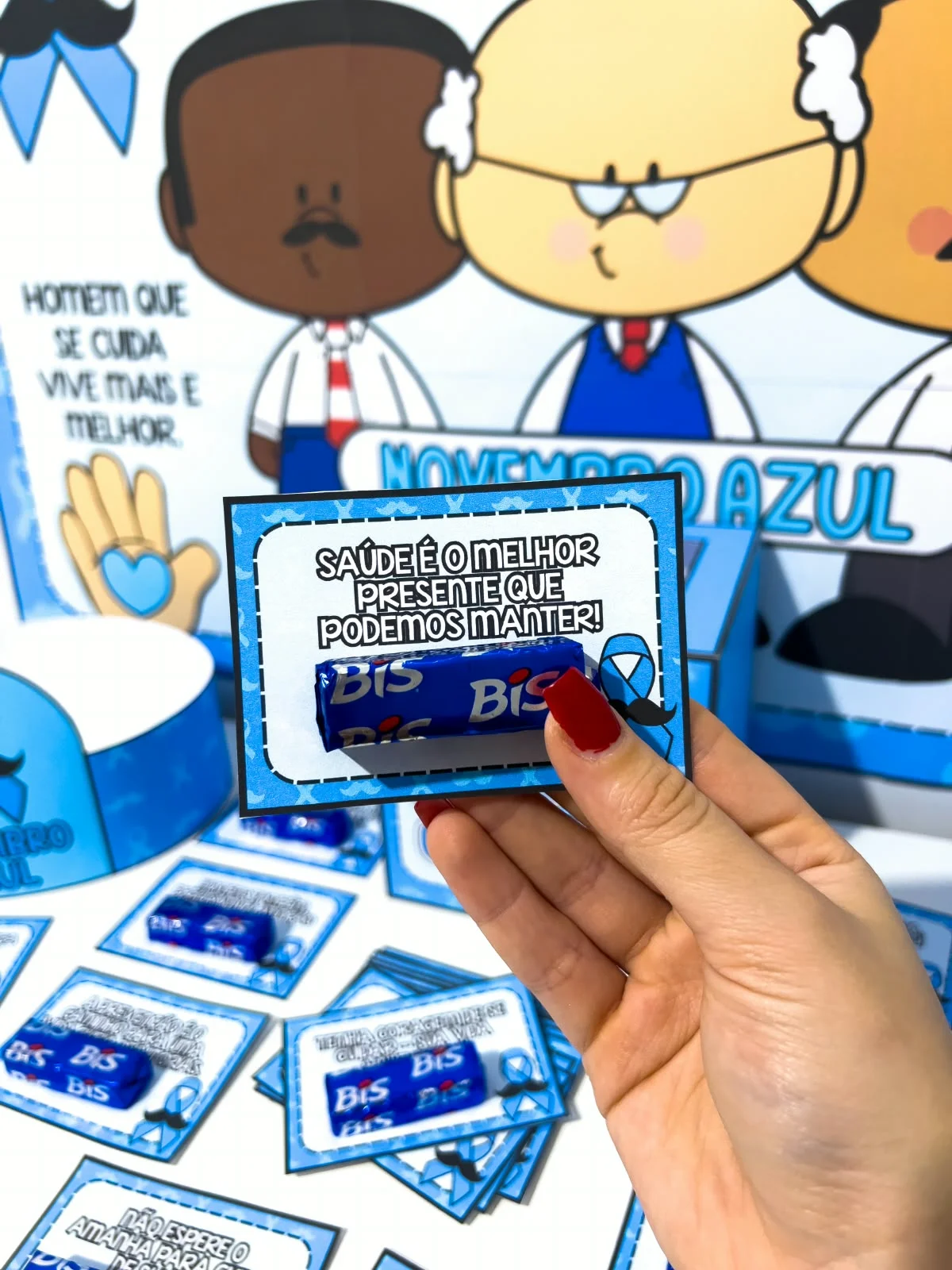 Kit painel e lembrancinhas Novembro Azul — amostra 1: O kit contém: 🩵Painel composto por 9 folhas A4, com ilustrações e…