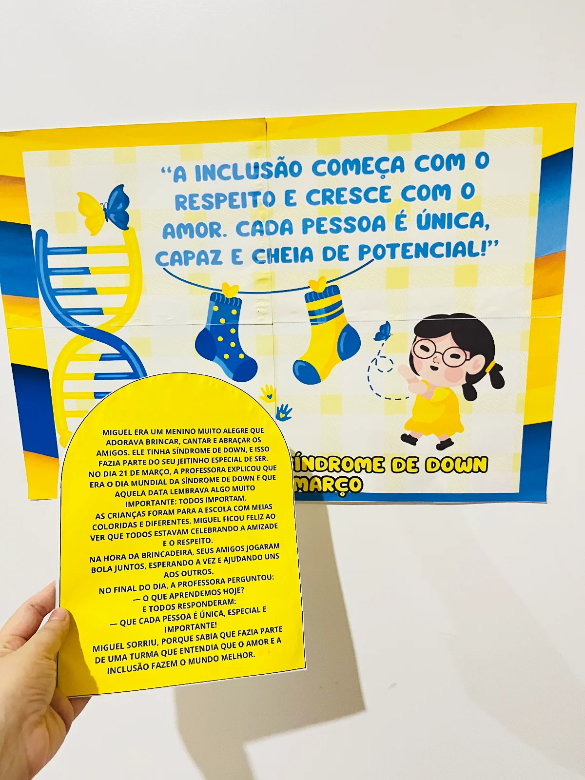 KIT PAINEL + LUVA DE HISTÓRIA: DIA MUNDIAL DA SÍNDROME DE DOWN — amostra 5: “A inclusão começa com o respeito e cresce com…