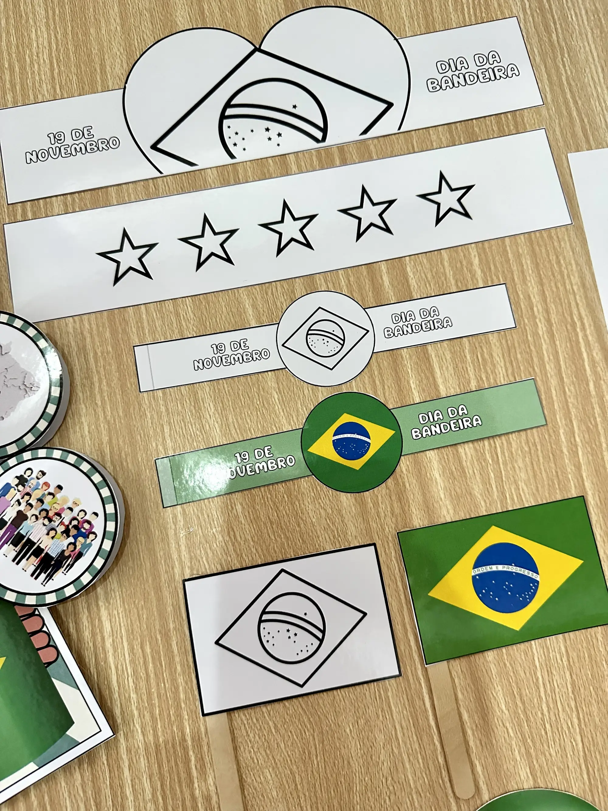 Kit Pedagógico Dia da Bandeira – Atividades e Lembrancinhas — amostra 1: Kit pedagógico com luva, pulseira, viseira,… Kit Pedagógico Dia da Bandeira – Atividades e Lembrancinhas — amostra 1: Kit pedagógico com luva, pulseira, viseira,…