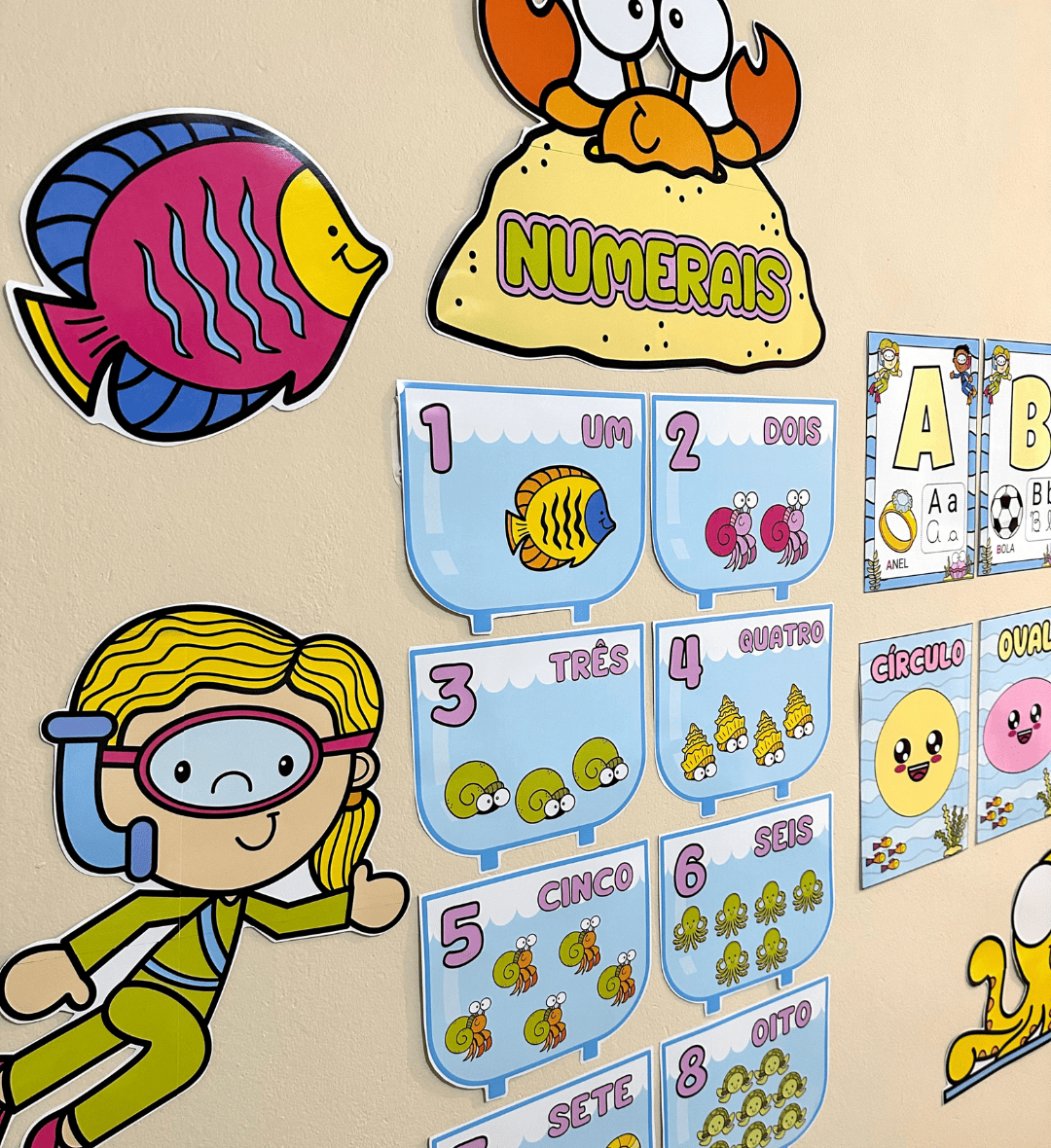 Kit Sala de Aula Fundo do Mar: Decoração e Painéis em PDF — amostra 7: Organize e decore a sala com o tema Fundo do Mar