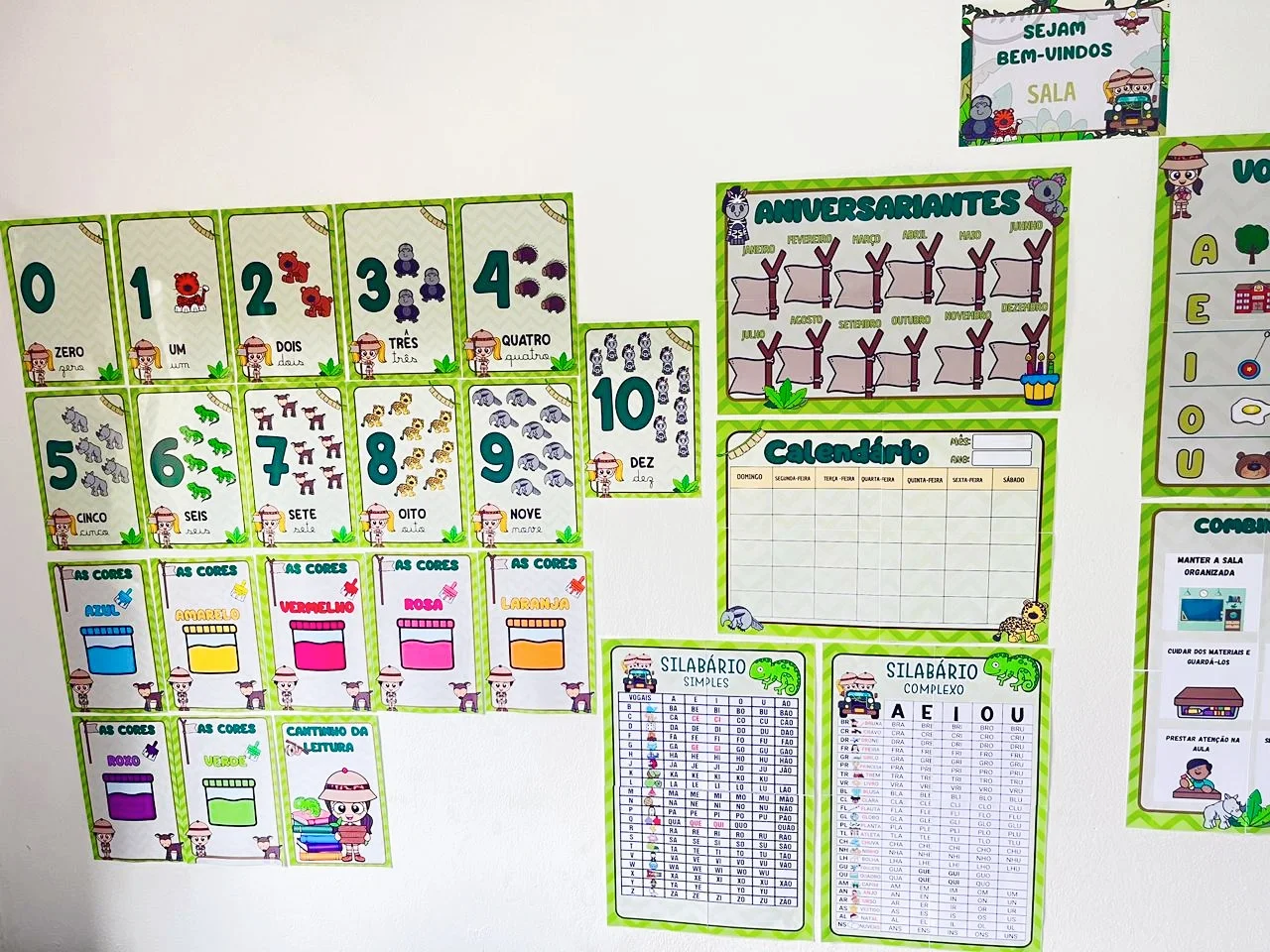 Kit Sala Safari – Atividades para Imprimir — amostra 2: Alfabeto completo ilustrado – letras bastão e cursiva Numerais do 0…