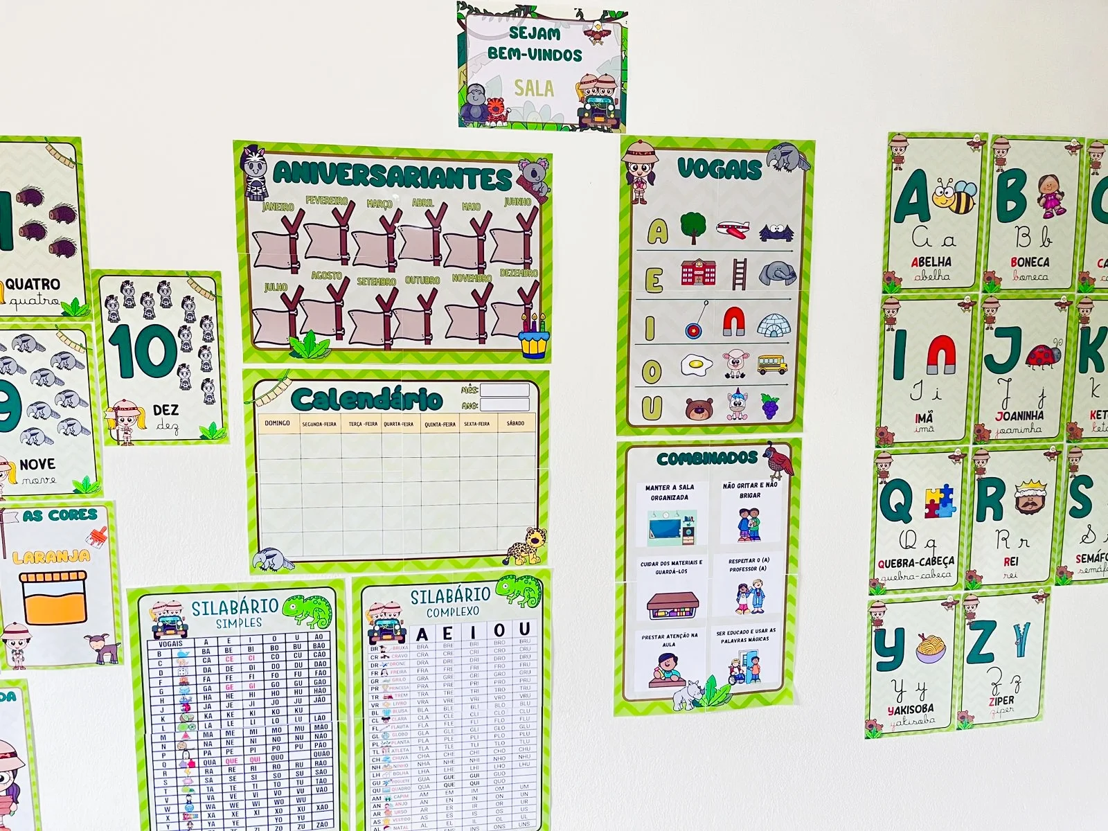 Kit Sala Safari – Atividades para Imprimir — amostra 5: Alfabeto completo ilustrado – letras bastão e cursiva Numerais do 0…