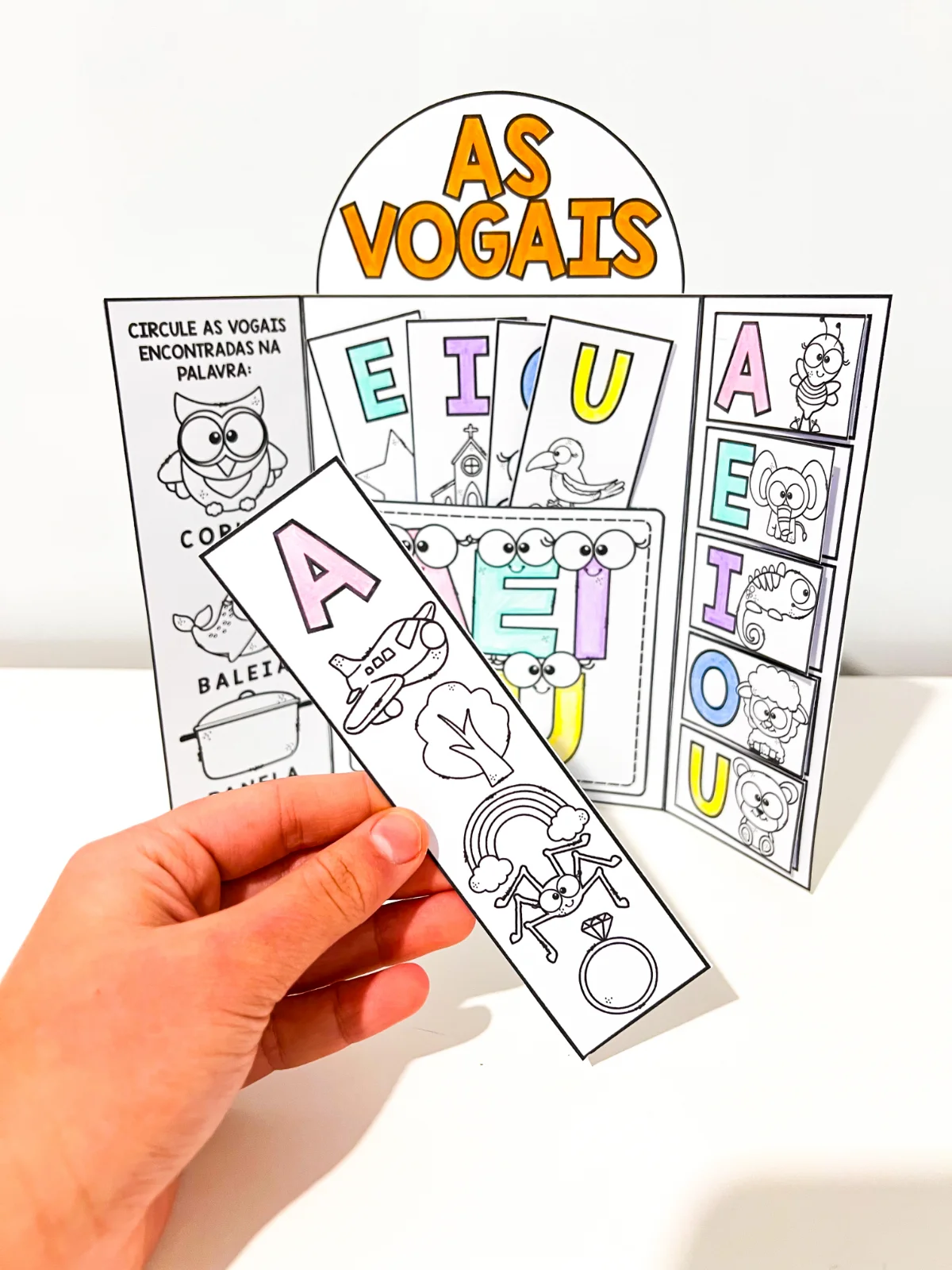 Lapbook das Vogais para Educação Infantil e Alfabetização — amostra 3: Lapbook das vogais com atividades interativas,… Lapbook das Vogais para Educação Infantil e Alfabetização — amostra 3: Lapbook das vogais com atividades interativas,…