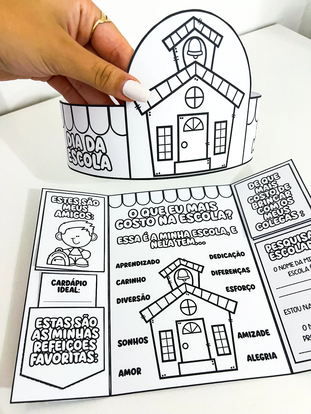 Lapbook Dia da Escola + Coroa para Colorir | Atividade Interativa Educação Infantil — capa do material