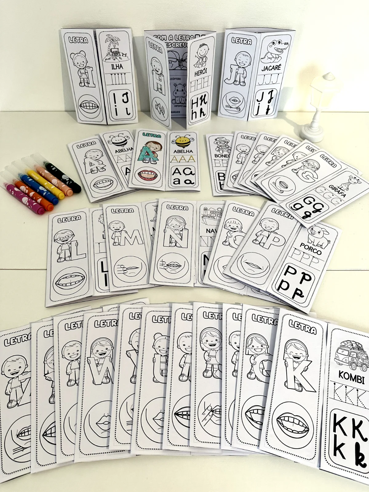 Lapbook do Alfabeto – PDF para Imprimir | Alfabetização — amostra 5: Arquivo Lapbook do Alfabeto com livrinhos para…