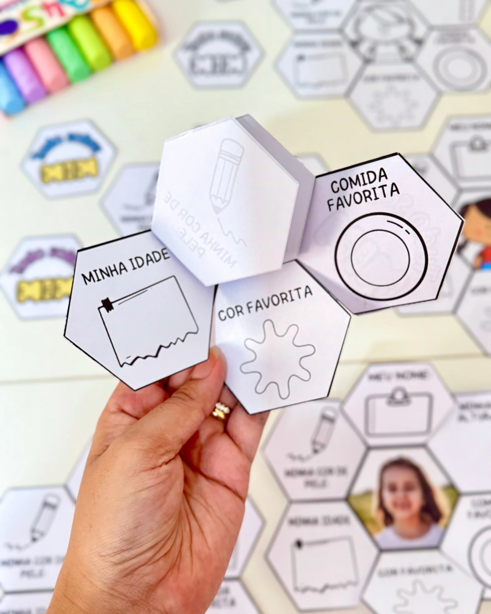 Lapbook Tudo Sobre Mim – Atividade de Identidade para Educação — amostra 5: Trabalhe o tema identidade de forma lúdica,…