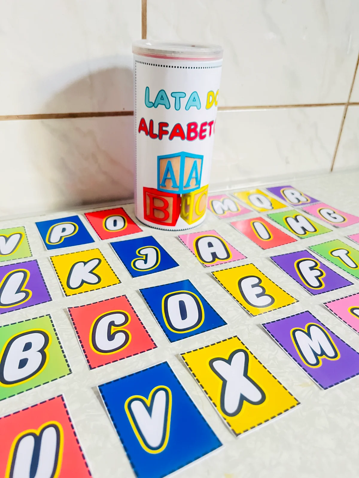 Lata do Alfabeto – Atividade Lúdica para Educação Infantil — amostra 2: Transforme uma lata comum em uma Lata do Alfabeto e…
