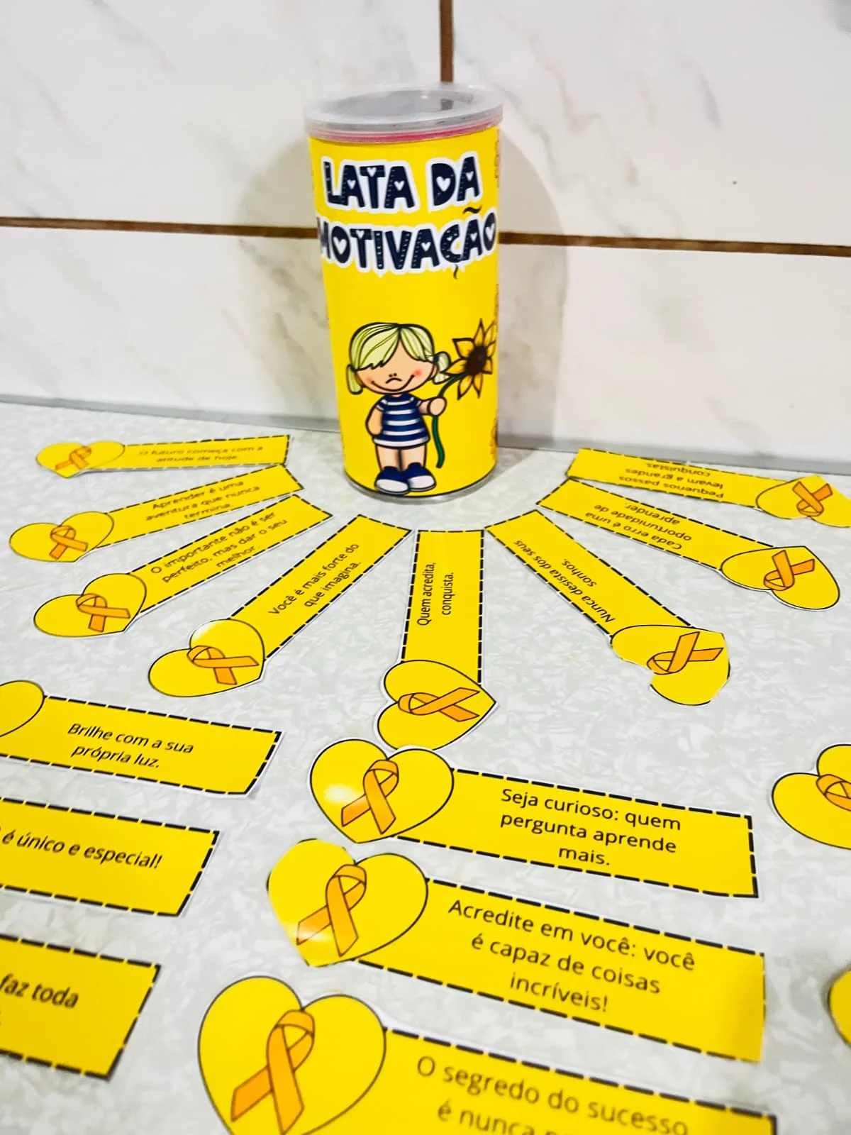 Latinha de mensagens motivacionais Setembro 💛 — Atividades para Todas as séries: Transforme uma lata comum em uma Lata da…