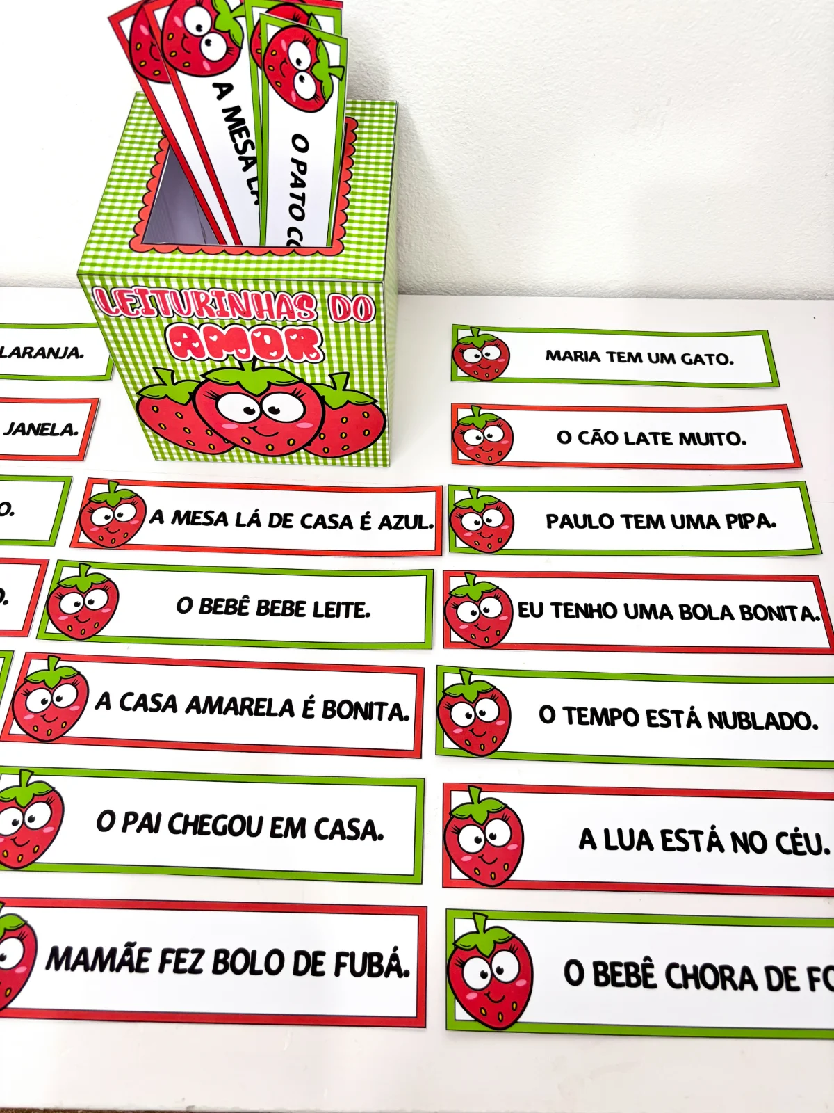 Leiturinhas do Amor - Frases | Alfabetização — amostra 4: São 48 fichas com frases curtas, simples e cheias de significado,…