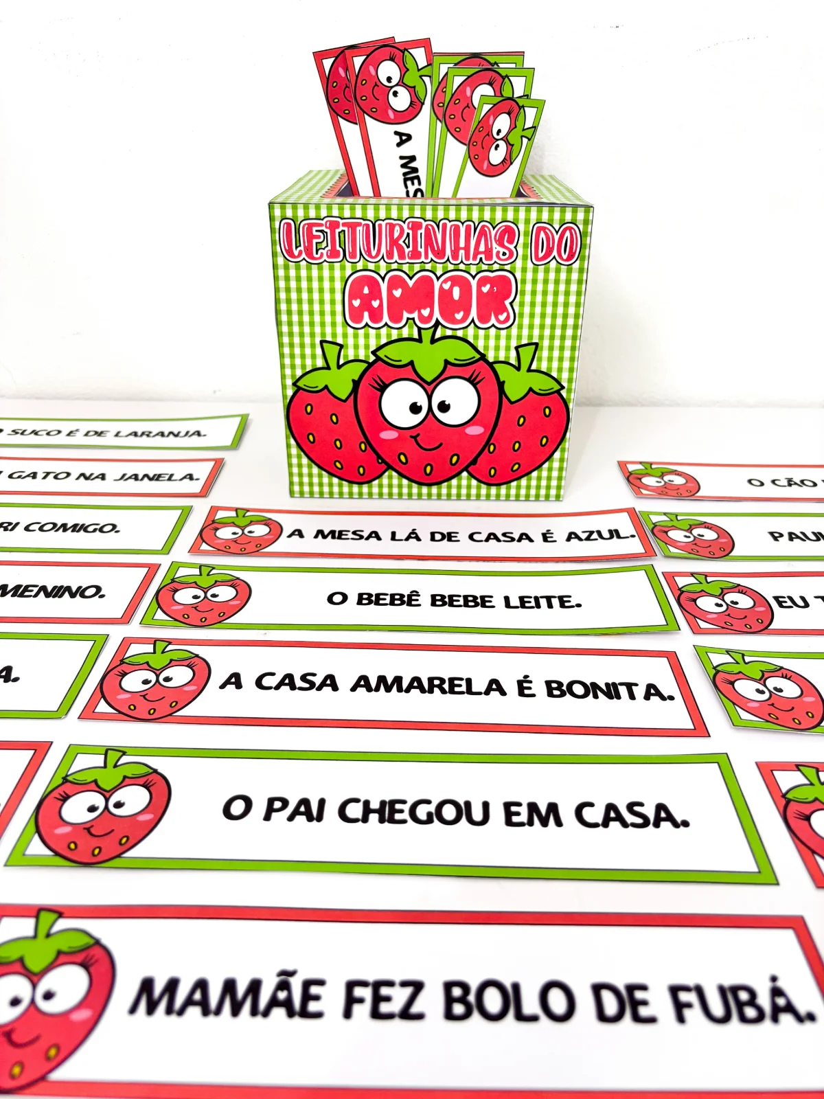 Leiturinhas do Amor - Frases | Alfabetização — amostra 6: São 48 fichas com frases curtas, simples e cheias de significado,…