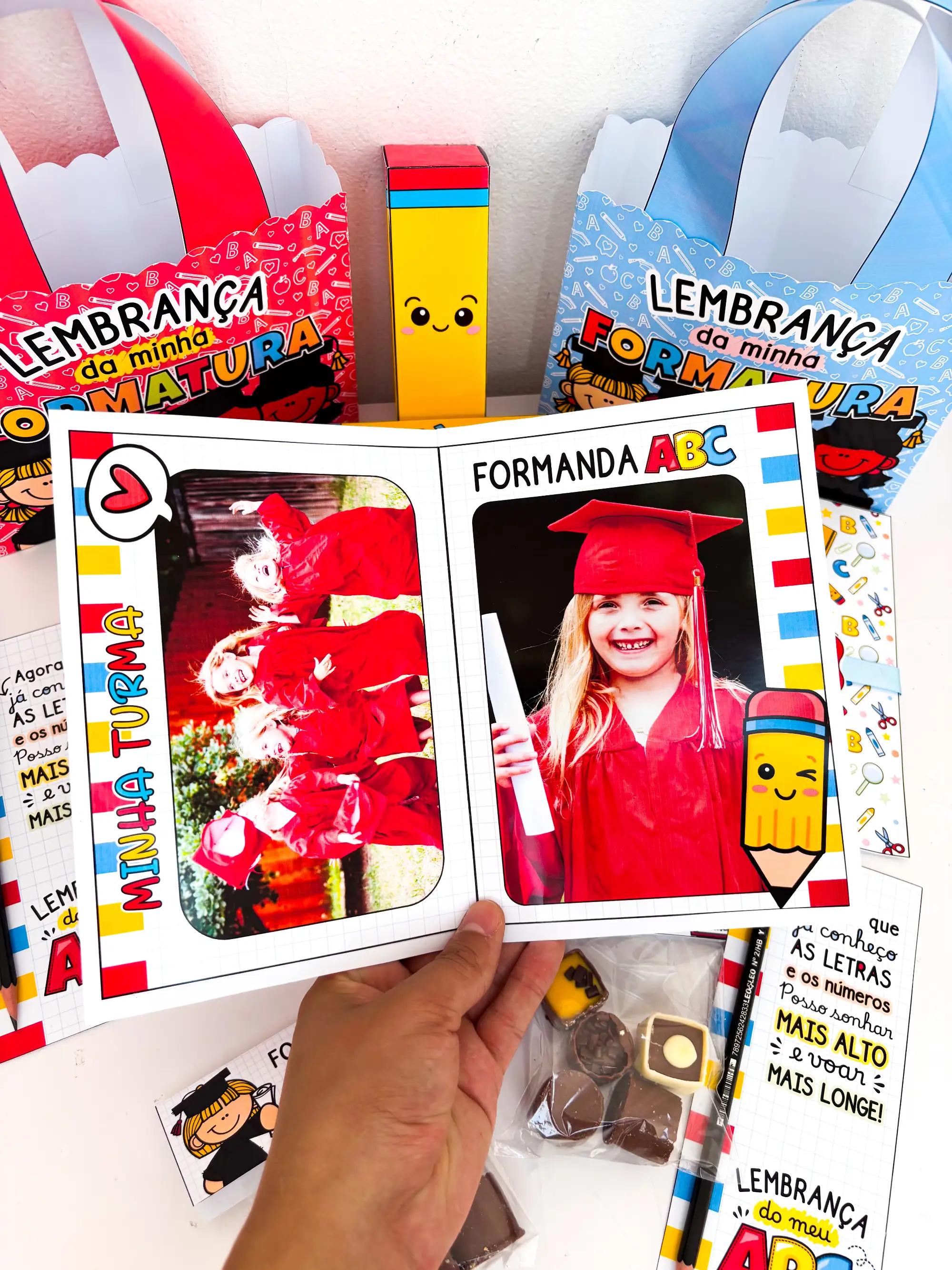 Lembrancinha de Formatura ABC – Lindo Kit em PDF — amostra 3: Lembrancinha de formatura do ABC com sacolinha, cartões…