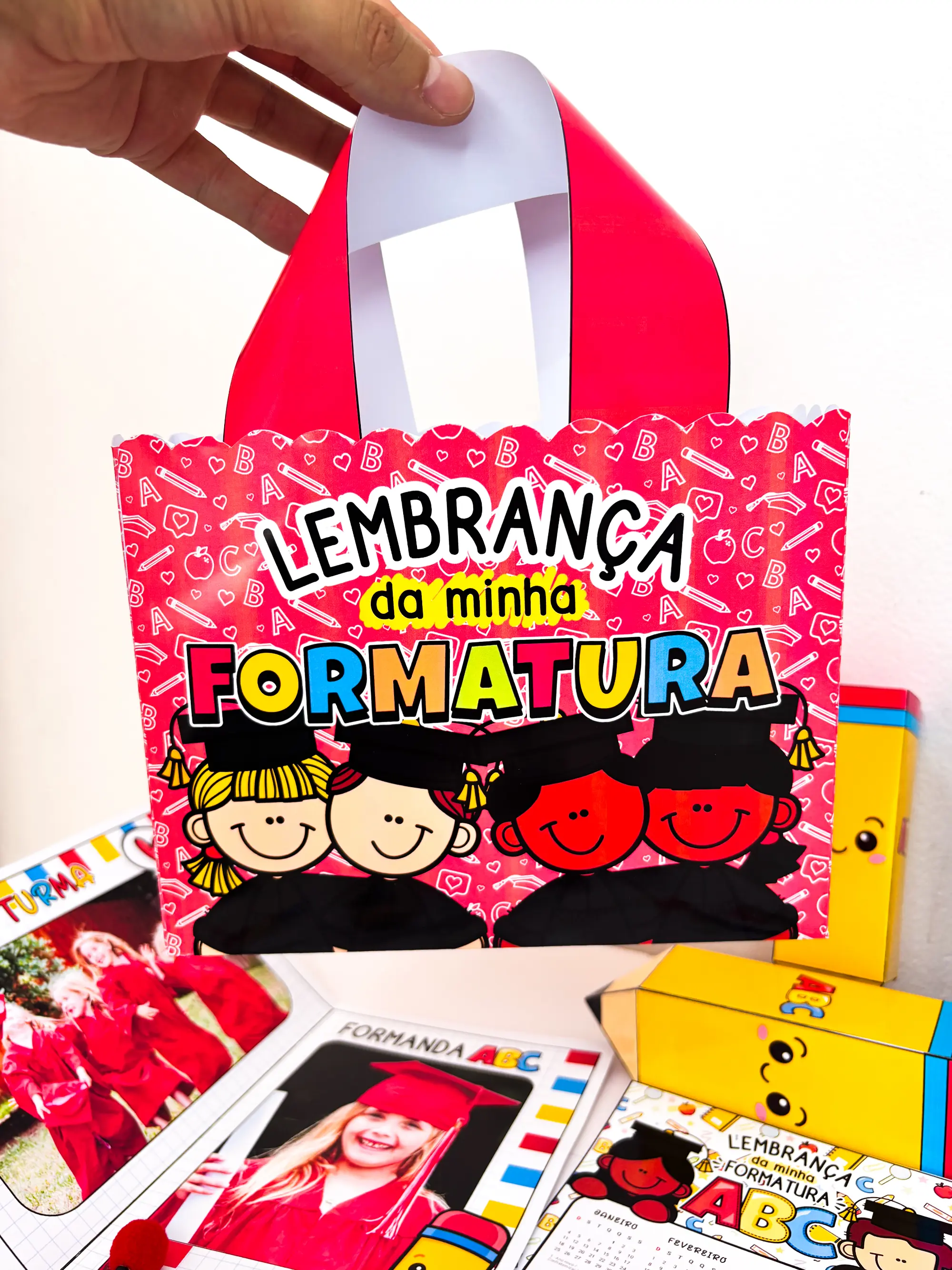Lembrancinha de Formatura ABC – Lindo Kit em PDF — amostra 5: Lembrancinha de formatura do ABC com sacolinha, cartões…