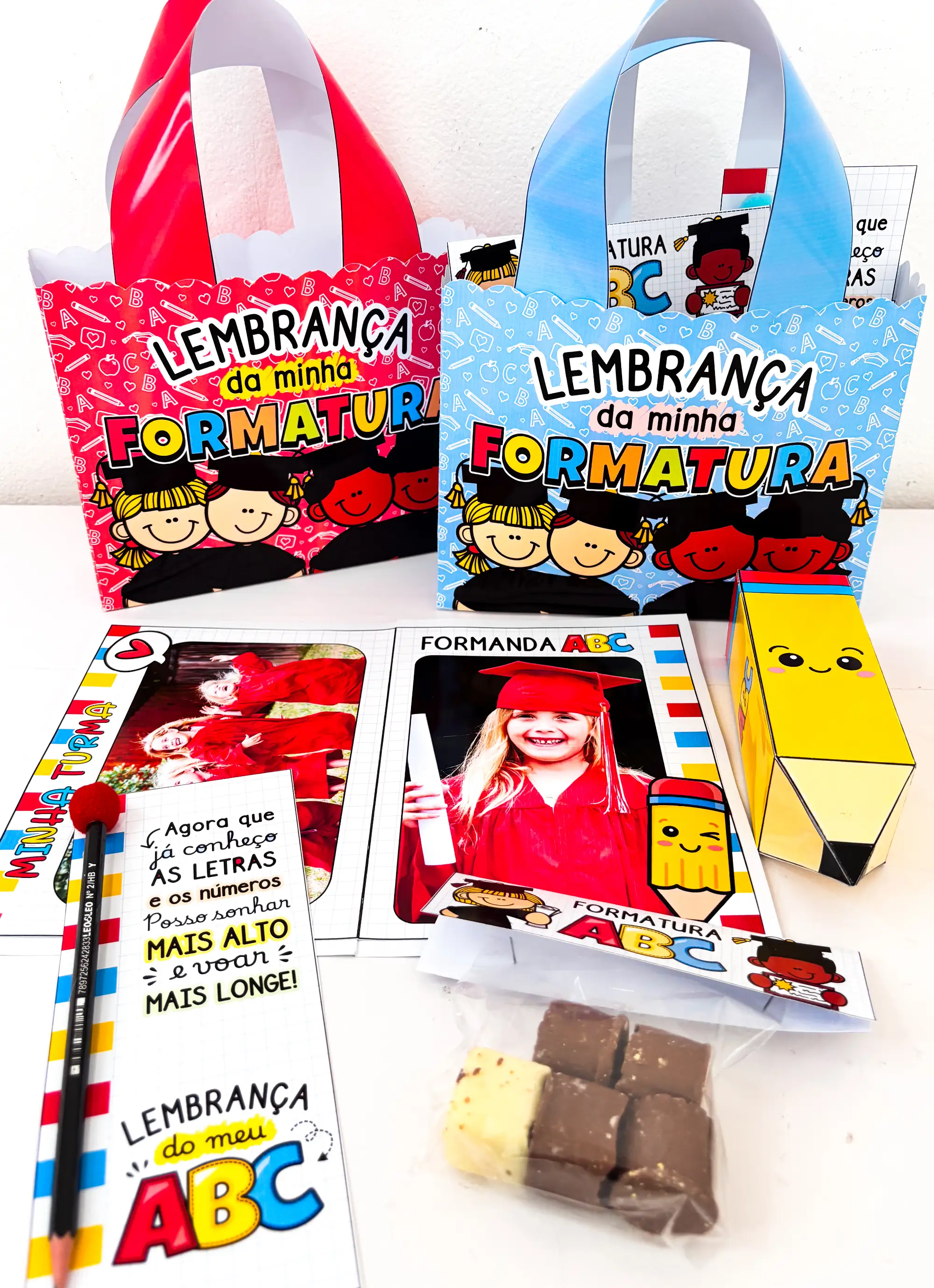 Lembrancinha de Formatura ABC – Lindo Kit em PDF — amostra 7: Lembrancinha de formatura do ABC com sacolinha, cartões…