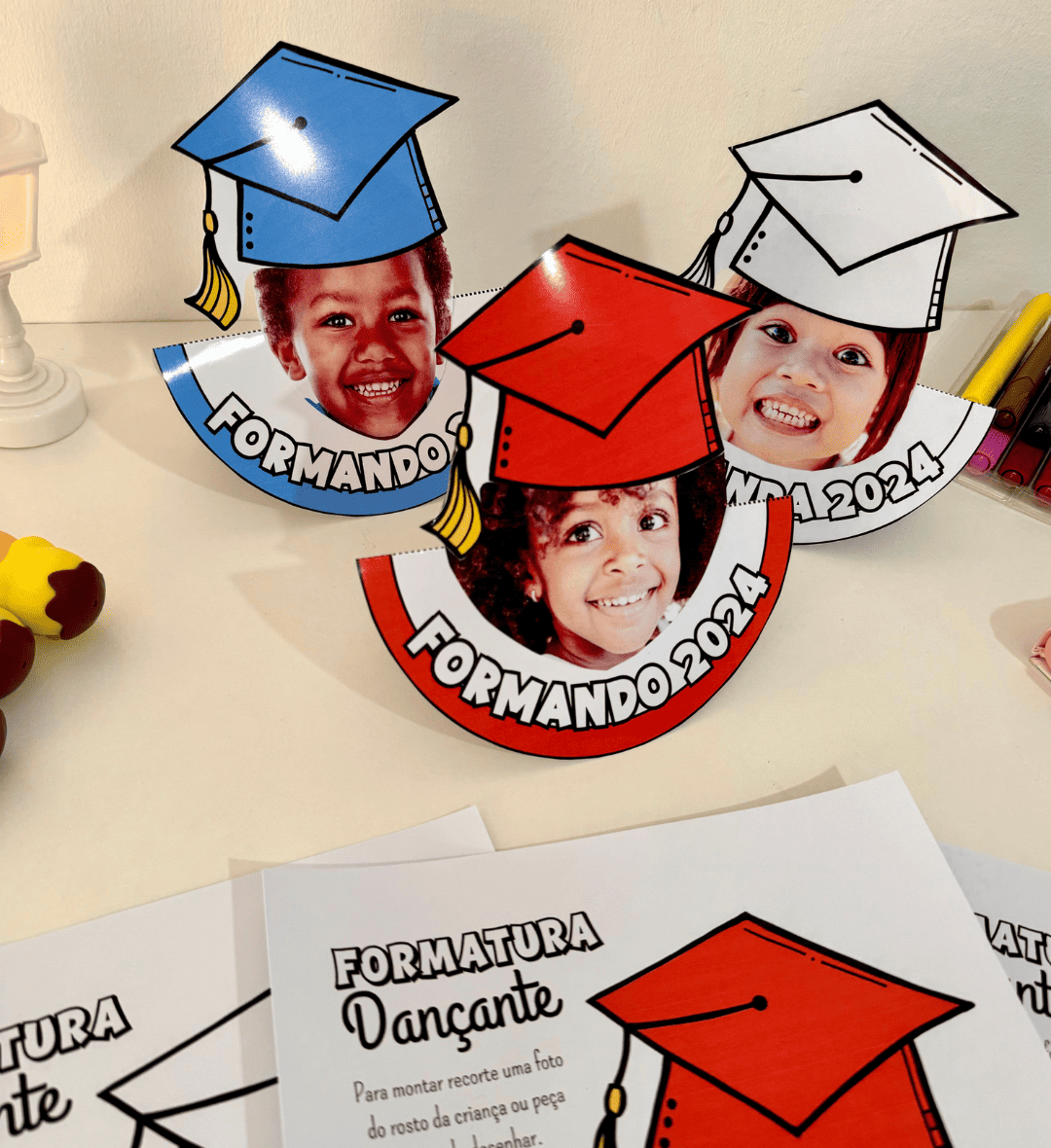 Lembrancinha de formatura: quadro dançante para Educação Infantil — amostra 1: Lembrancinha de formatura com a foto da…