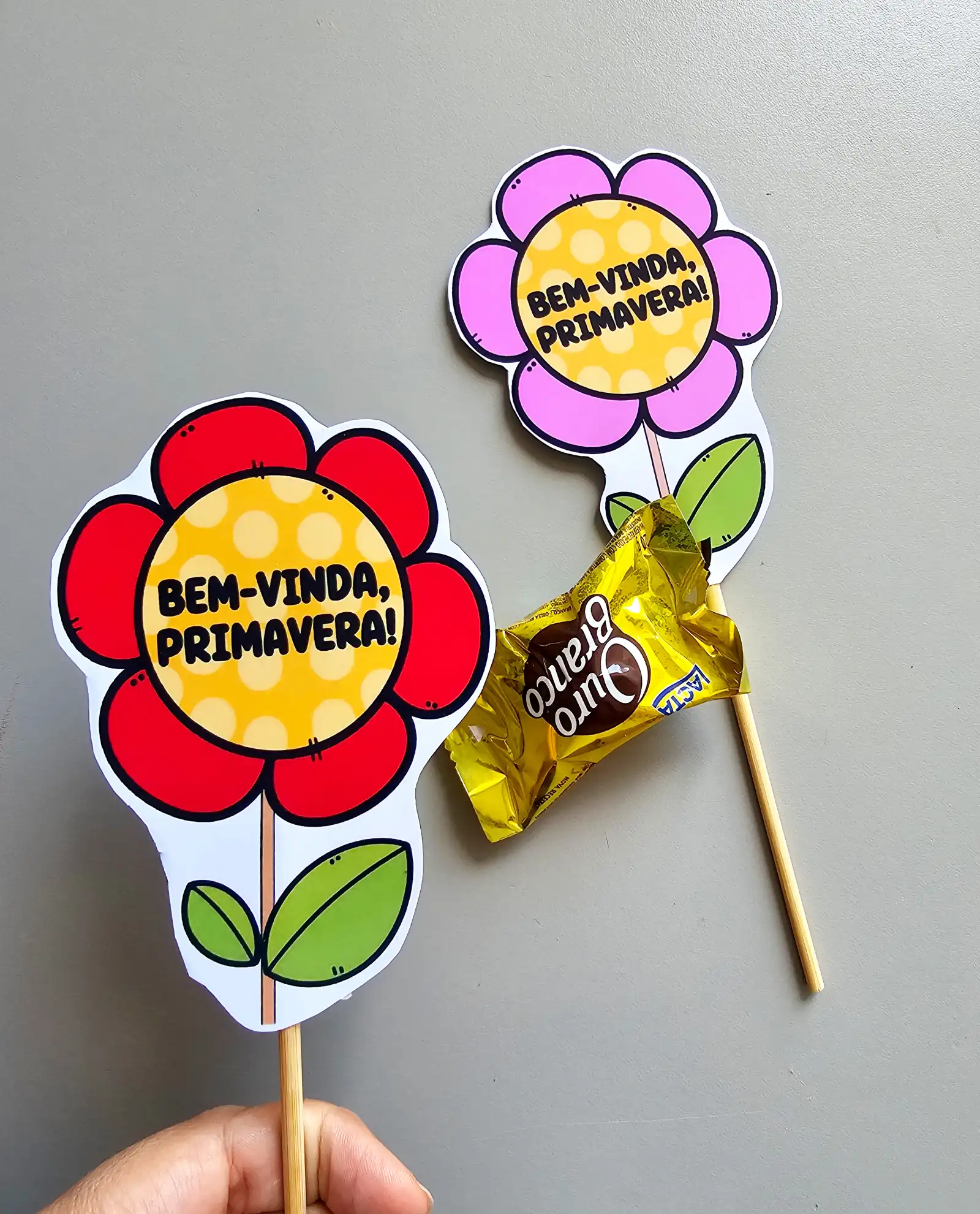 Lembrancinha de Primavera em formato de Florzinha — amostra 2: Lembrancinha de Primavera em formato de florzinha no palito…