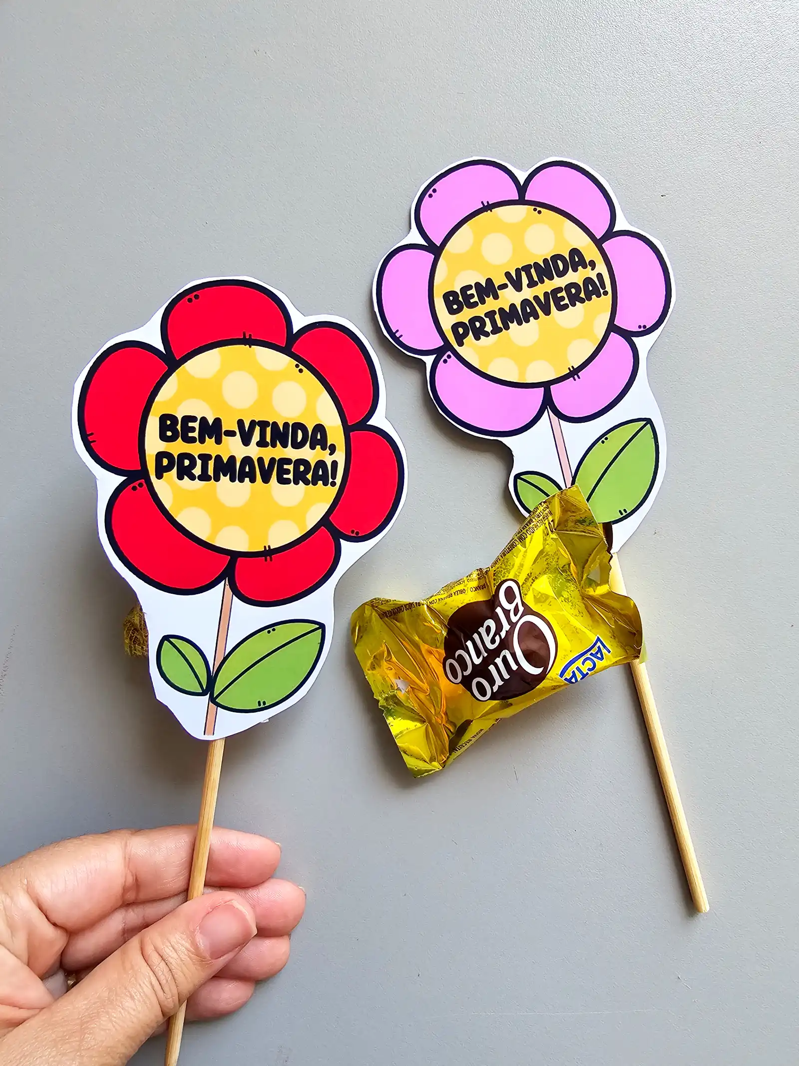 Lembrancinha de Primavera em formato de Florzinha — amostra 3: Lembrancinha de Primavera em formato de florzinha no palito…