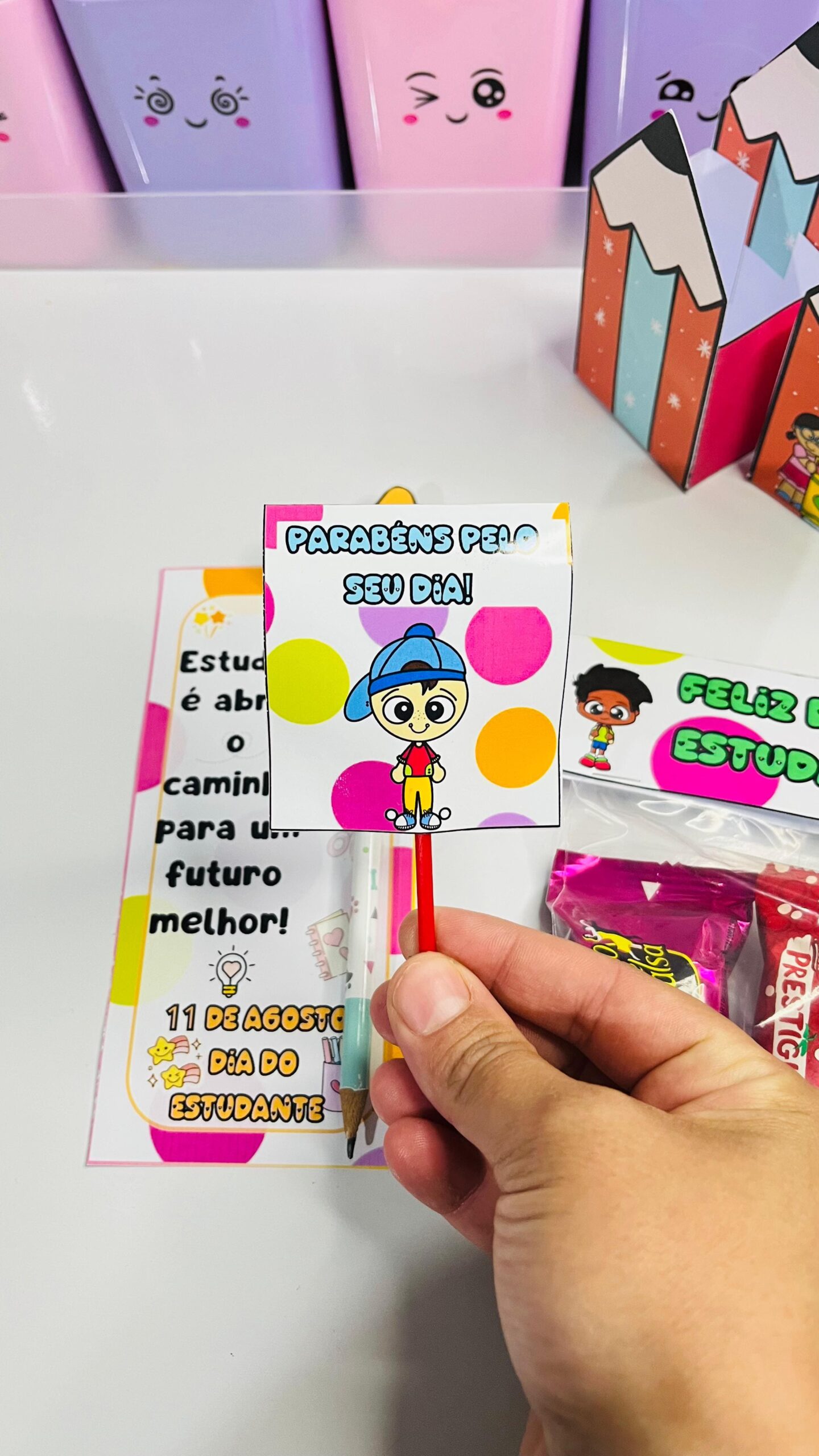 Lembrancinha dia do estudante – Material Pedagógico — amostra 2: Lembrancinha Dia do Estudante Celebre essa data especial… Lembrancinha dia do estudante – Material Pedagógico — amostra 2: Lembrancinha Dia do Estudante Celebre essa data especial…