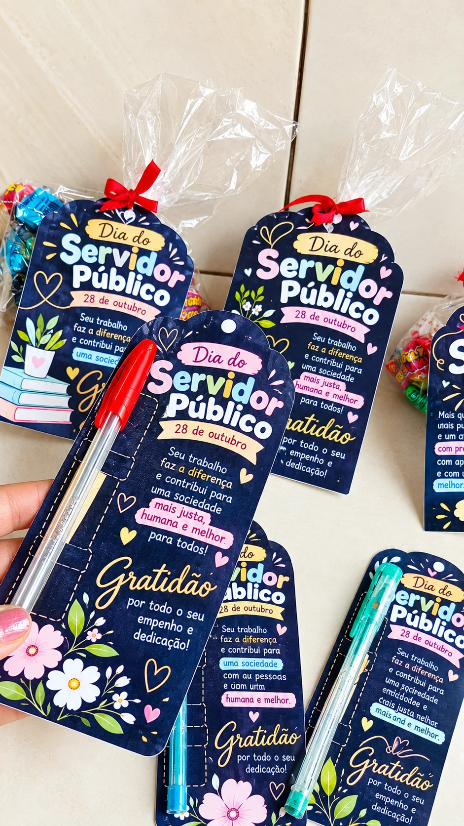Lembrancinha Dia do Servidor Público Cartão PDF — amostra 3: Lembrancinha para o Dia do Servidor Público com cartãozinho… Lembrancinha Dia do Servidor Público Cartão PDF — amostra 3: Lembrancinha para o Dia do Servidor Público com cartãozinho…