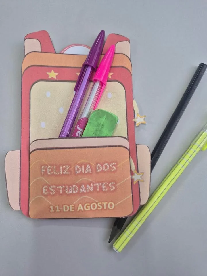 🎒✨ Lembrancinha Dia dos Estudantes ✨📚 Em PDF pronto para imprimir — amostra 4: Que tal surpreender seus alunos com uma… 🎒✨ Lembrancinha Dia dos Estudantes ✨📚 Em PDF pronto para imprimir — amostra 4: Que tal surpreender seus alunos com uma…