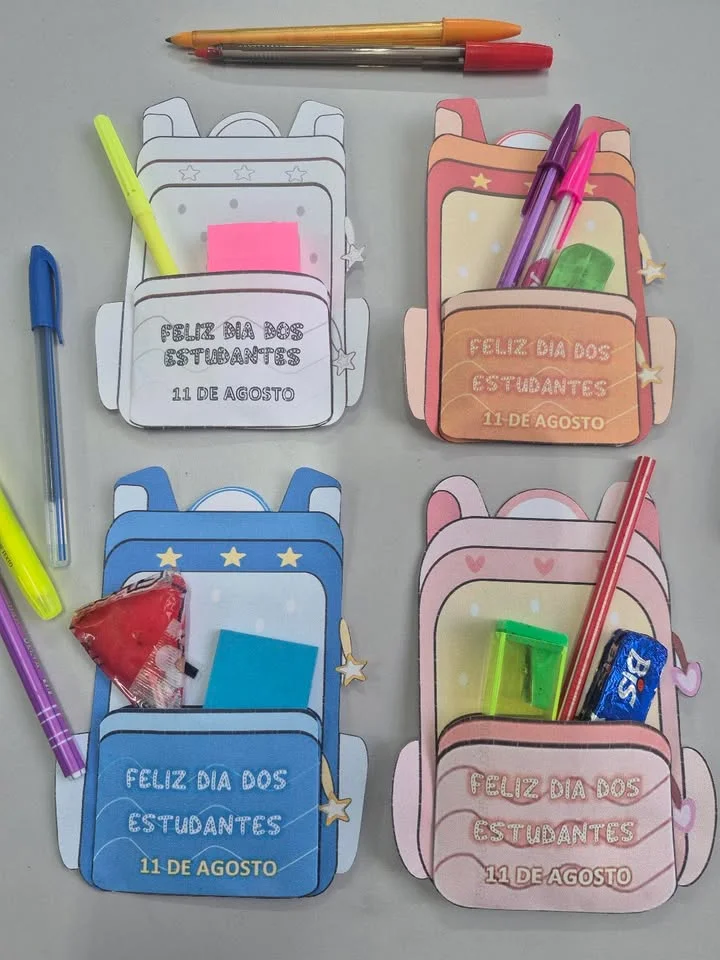 🎒✨ Lembrancinha Dia dos Estudantes ✨📚 Em PDF pronto para imprimir — amostra 5: Que tal surpreender seus alunos com uma… 🎒✨ Lembrancinha Dia dos Estudantes ✨📚 Em PDF pronto para imprimir — amostra 5: Que tal surpreender seus alunos com uma…