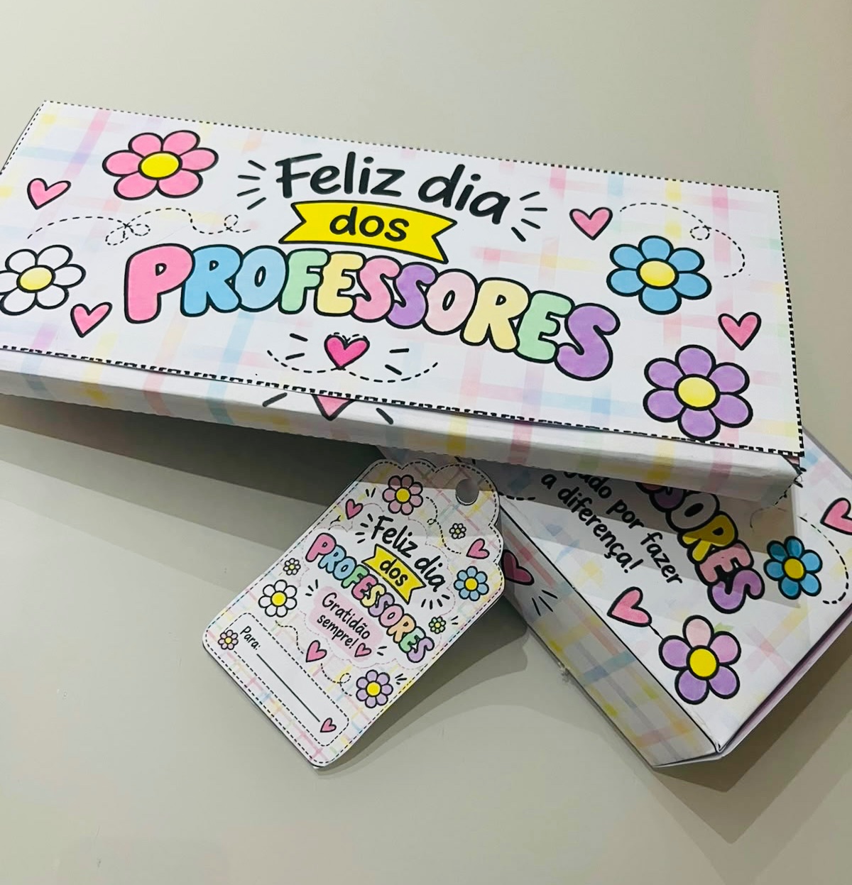 Lembrancinha Dia dos Professores com Caixinhas para Chocolate e Tag — amostra 3: Coleção digital com 2 modelos de caixinhas…