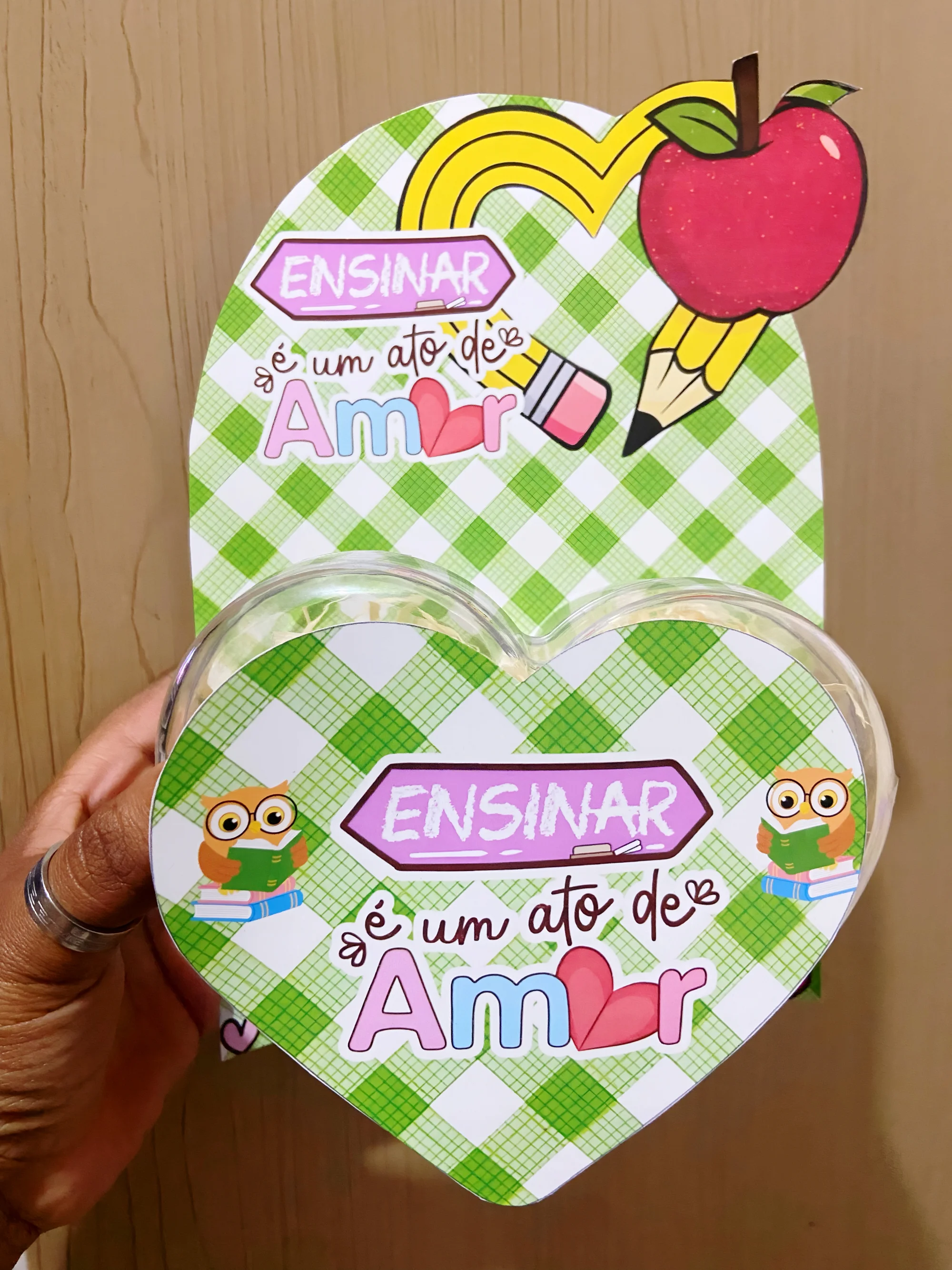 Lembrancinha Dia dos Professores com Coração – Arquivo PDF — amostra 1: Uma lembrancinha especial para demonstrar carinho,… Lembrancinha Dia dos Professores com Coração – Arquivo PDF — amostra 1: Uma lembrancinha especial para demonstrar carinho,…