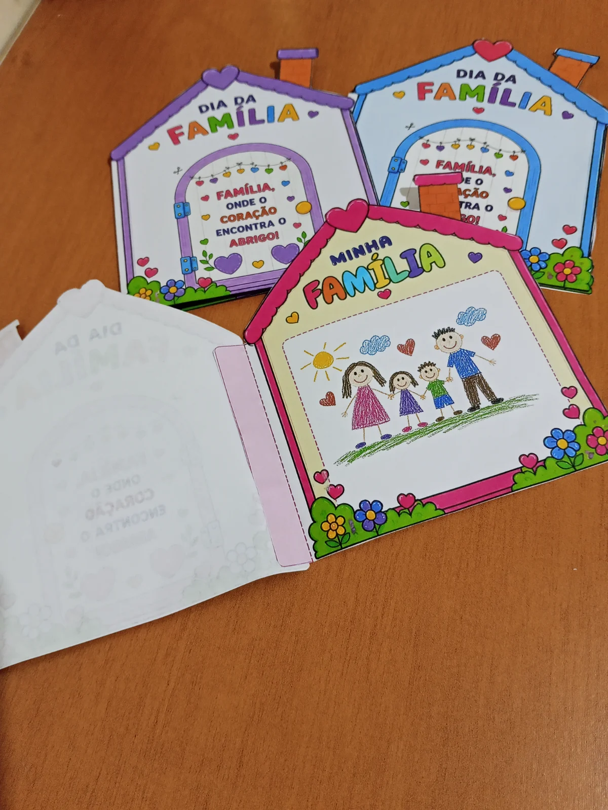 LEMBRANCINHA FAMÍLIA — amostra 1: 🏡💖 DIA DA FAMÍLIA 💖🏡 Uma lembrança linda e cheia de amor para trabalhar o Dia da…