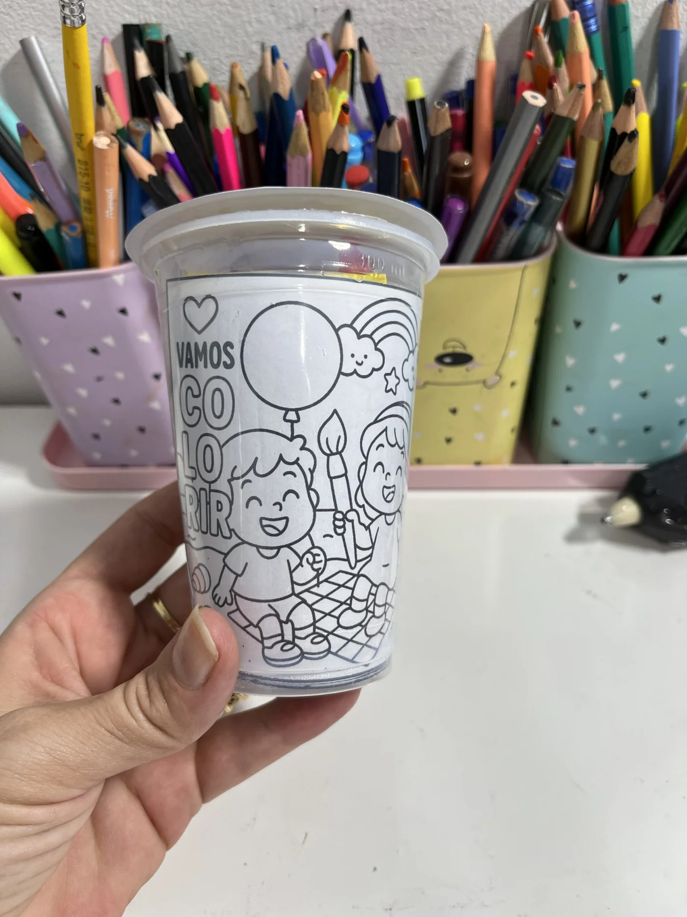 Lembrancinha no copo dia das crianças — amostra 1: Lembrancinha no copo dia das crianças Vai com 5 folhinhas para pintura…